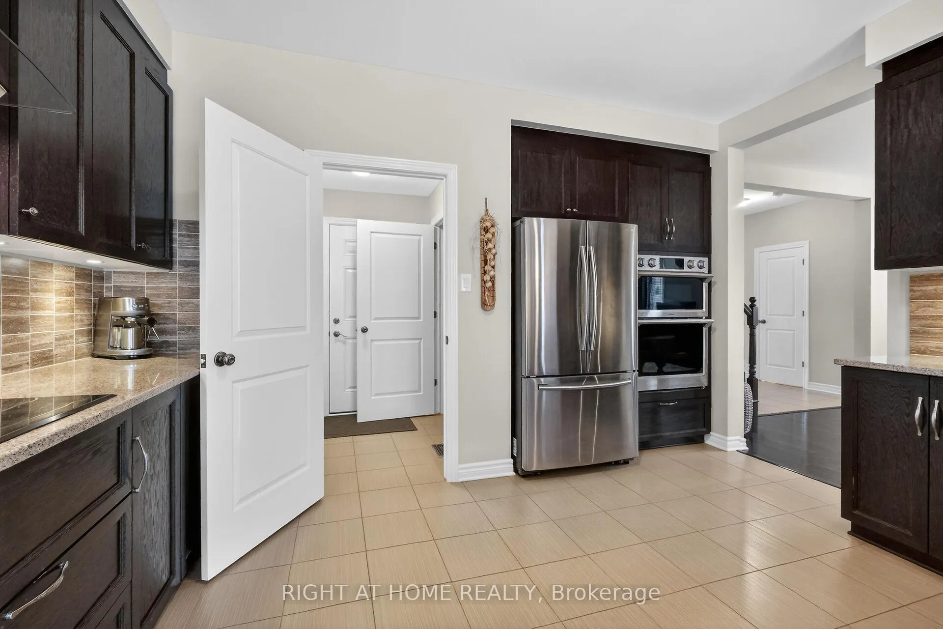 Photo 21 of 44 Hawks Landing Crescent, Ottawa, Stittsville (North) — HOMEH