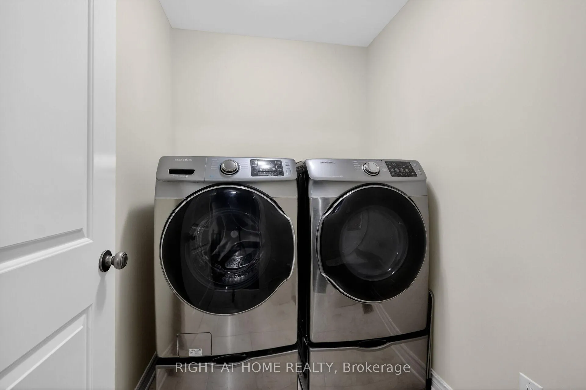 Photo 27 of 44 Hawks Landing Crescent, Ottawa, Stittsville (North) — HOMEH