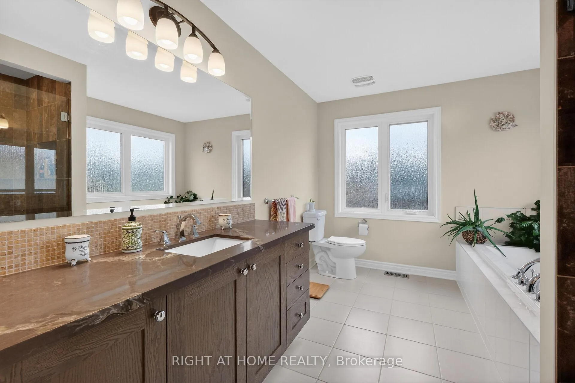 Photo 33 of 44 Hawks Landing Crescent, Ottawa, Stittsville (North) — HOMEH