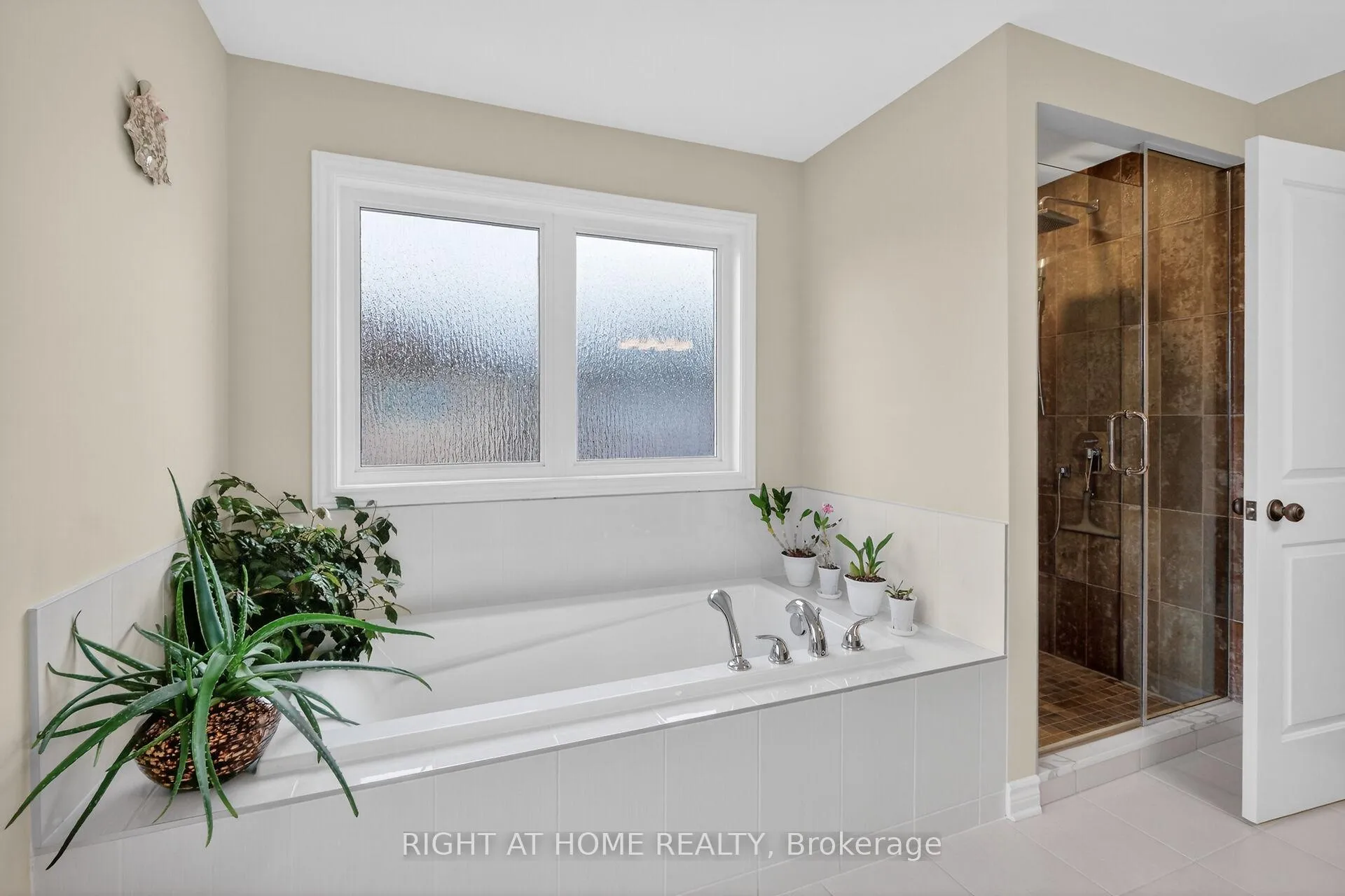Photo 34 of 44 Hawks Landing Crescent, Ottawa, Stittsville (North) — HOMEH