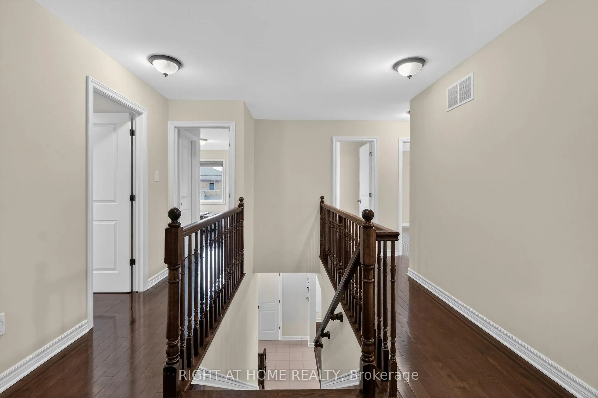 Photo 37 of 44 Hawks Landing Crescent, Ottawa, Stittsville (North) — HOMEH