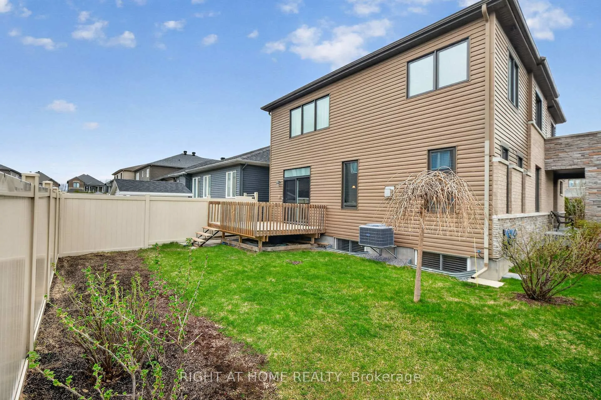 Photo 46 of 44 Hawks Landing Crescent, Ottawa, Stittsville (North) — HOMEH