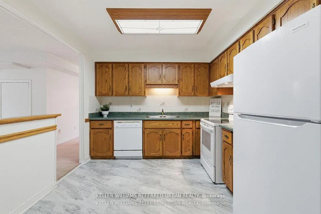 Photo 13 of Unit 208, 8 Village Green Boulevard, Hamilton, Stoney Creek — HOMEH