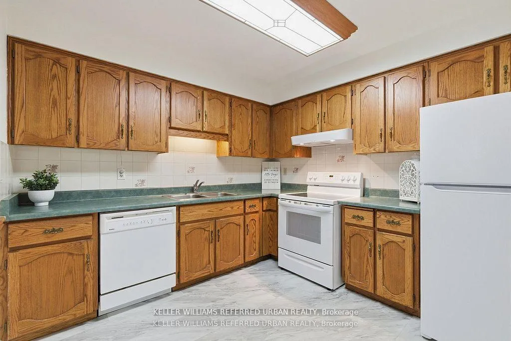 Photo 14 of Unit 208, 8 Village Green Boulevard, Hamilton, Stoney Creek — HOMEH