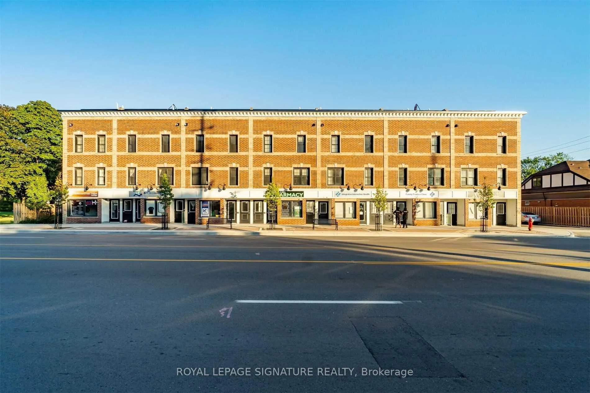 Front of Unit 202, 760 Lakeshore Road E