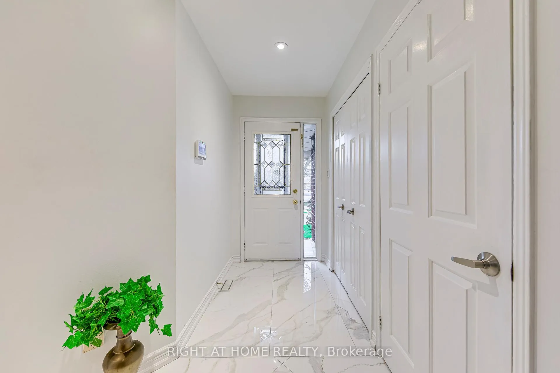 Photo 4 of 3233 Wilmar Crescent, Mississauga, Erin Mills — HOMEH