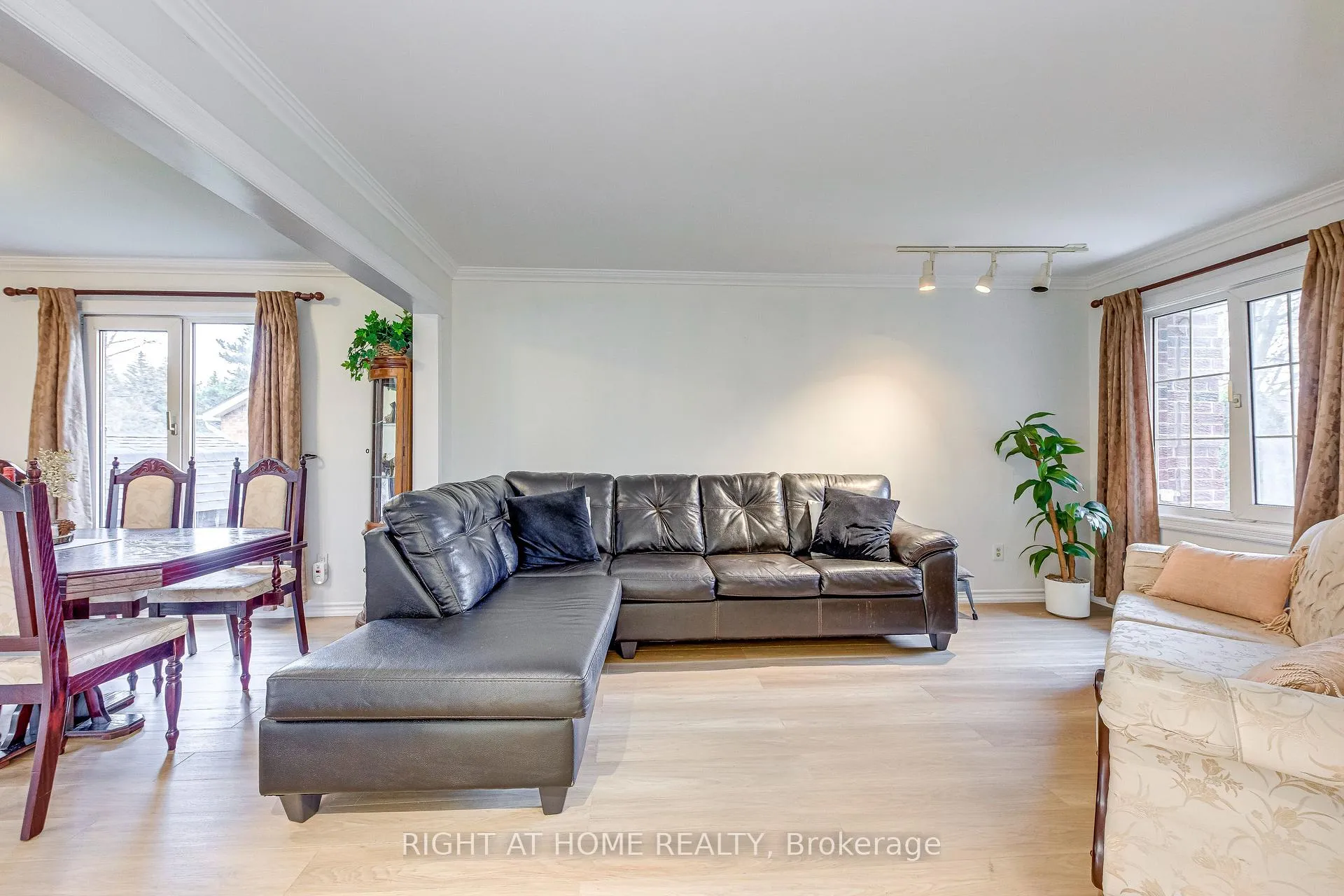 Photo 5 of 3233 Wilmar Crescent, Mississauga, Erin Mills — HOMEH