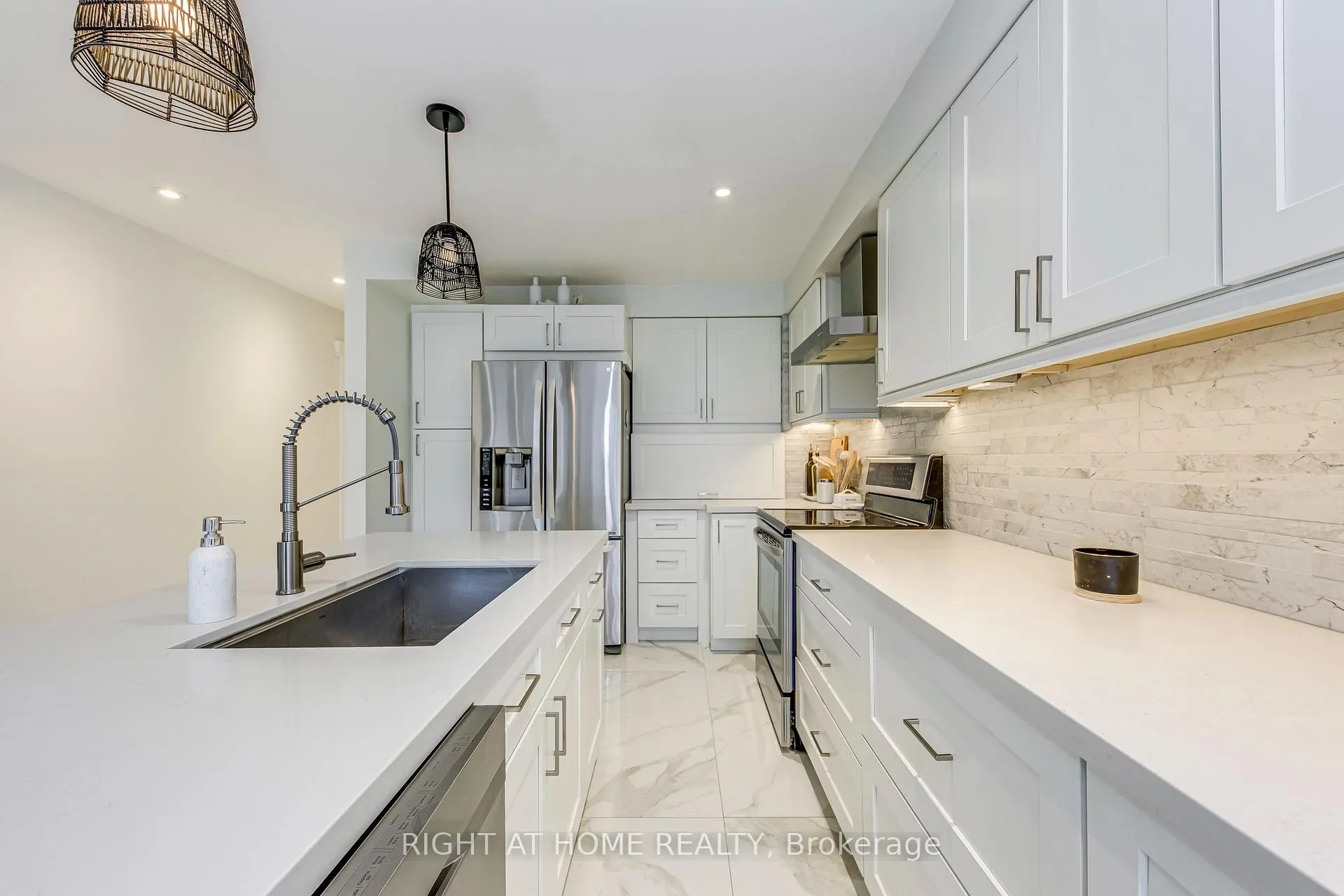 Photo 12 of 3233 Wilmar Crescent, Mississauga, Erin Mills — HOMEH