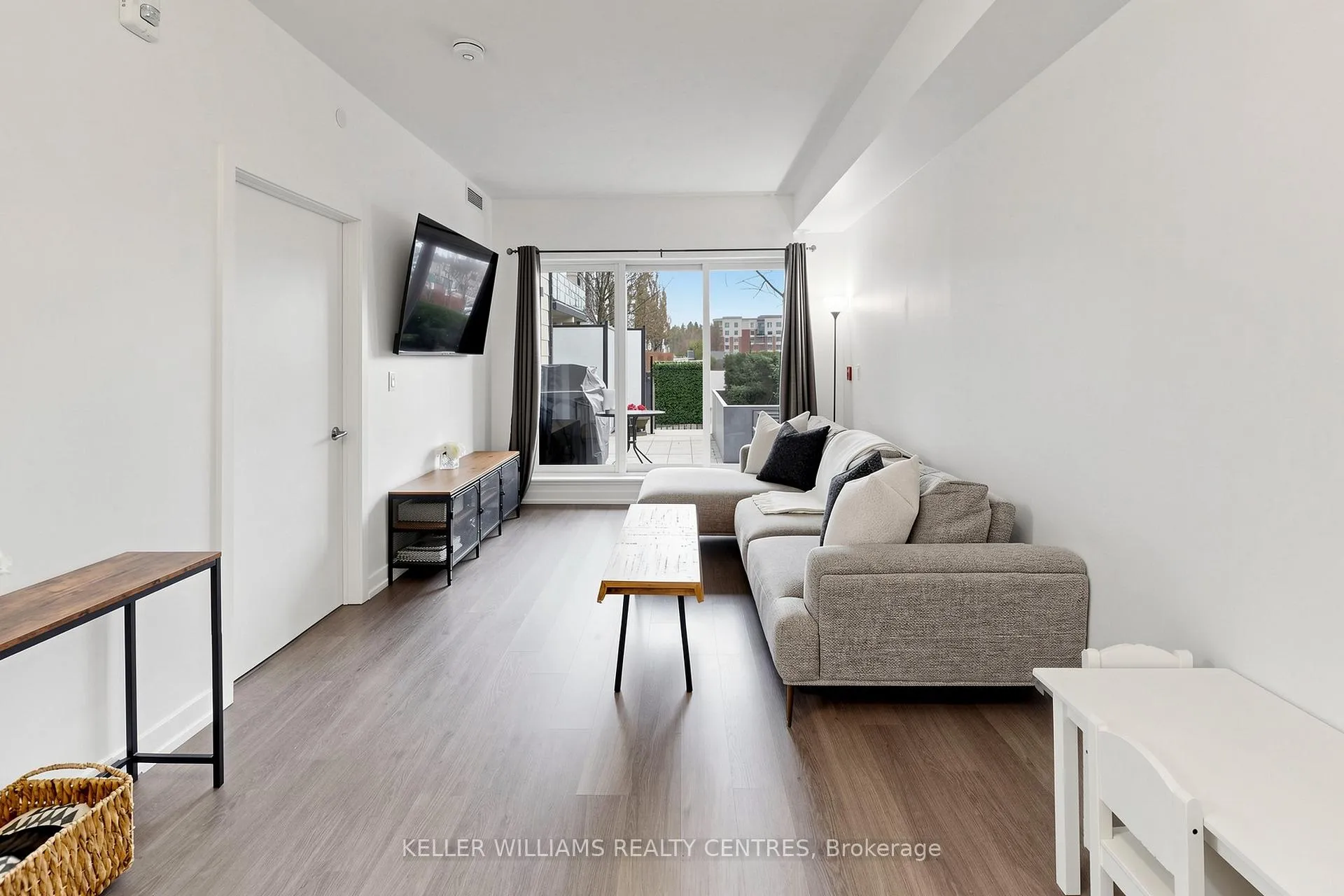 Photo 11 of Unit 101, 555 William Graham Drive, Aurora, Rural Aurora — HOMEH