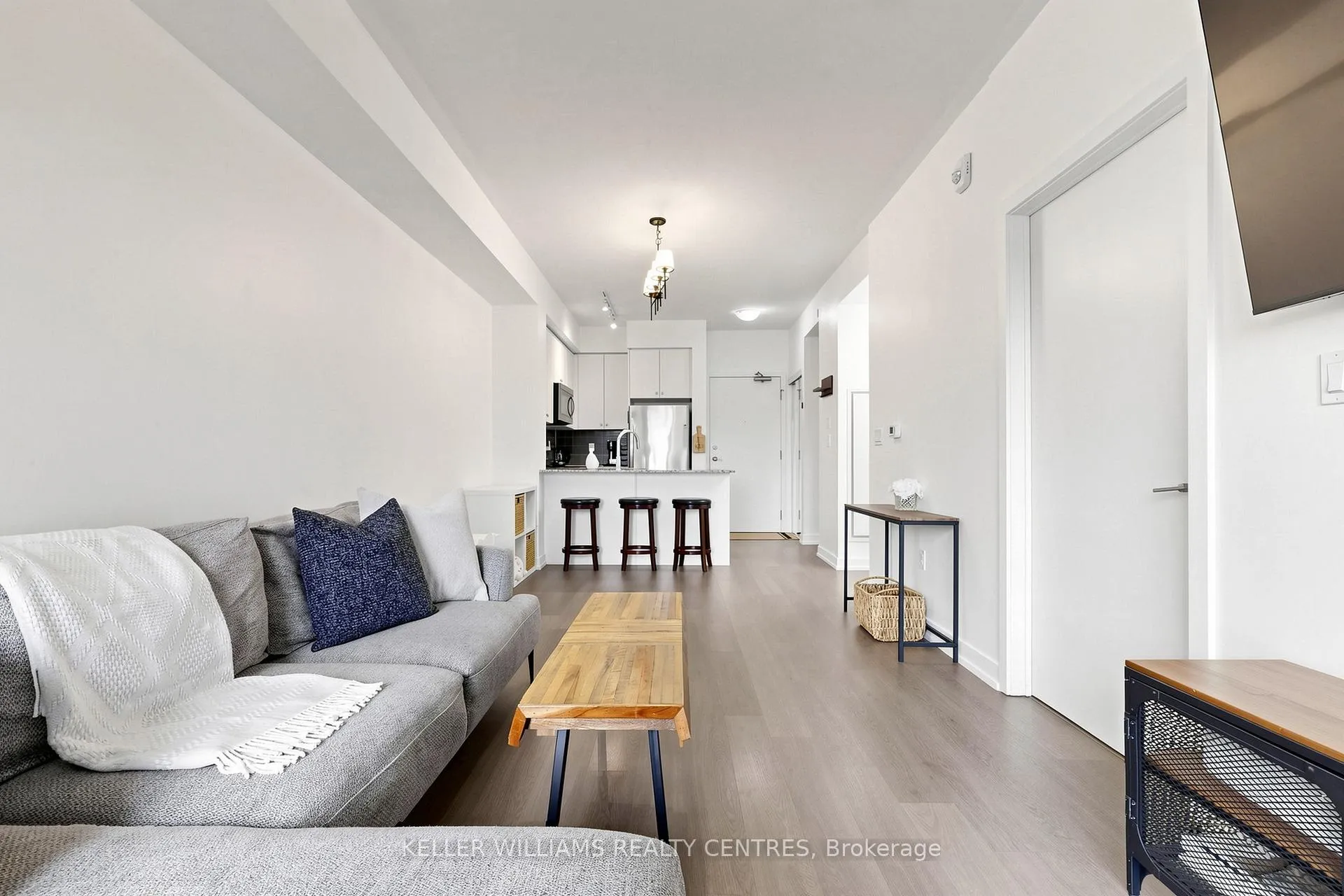 Photo 12 of Unit 101, 555 William Graham Drive, Aurora, Rural Aurora — HOMEH