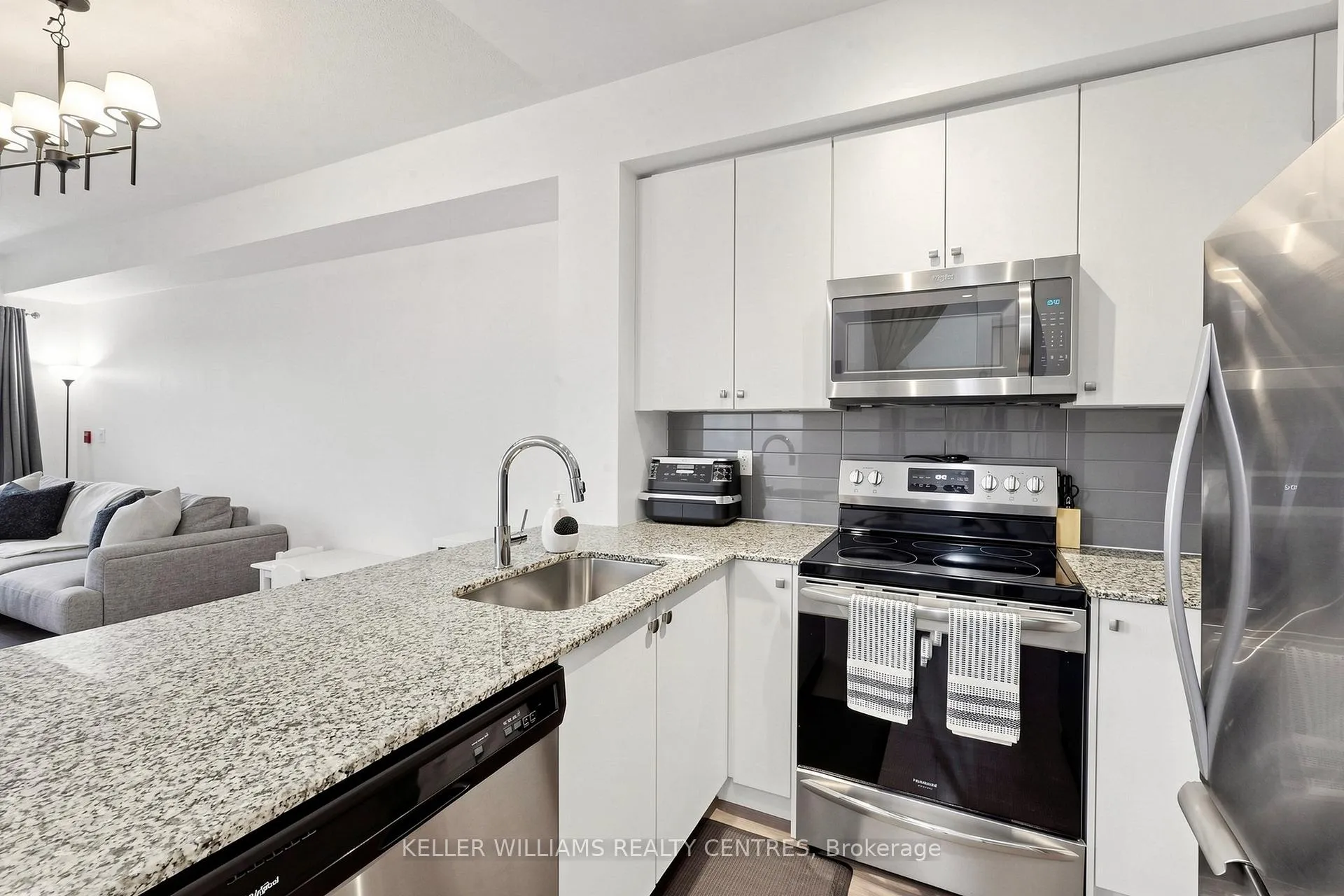 Photo 14 of Unit 101, 555 William Graham Drive, Aurora, Rural Aurora — HOMEH