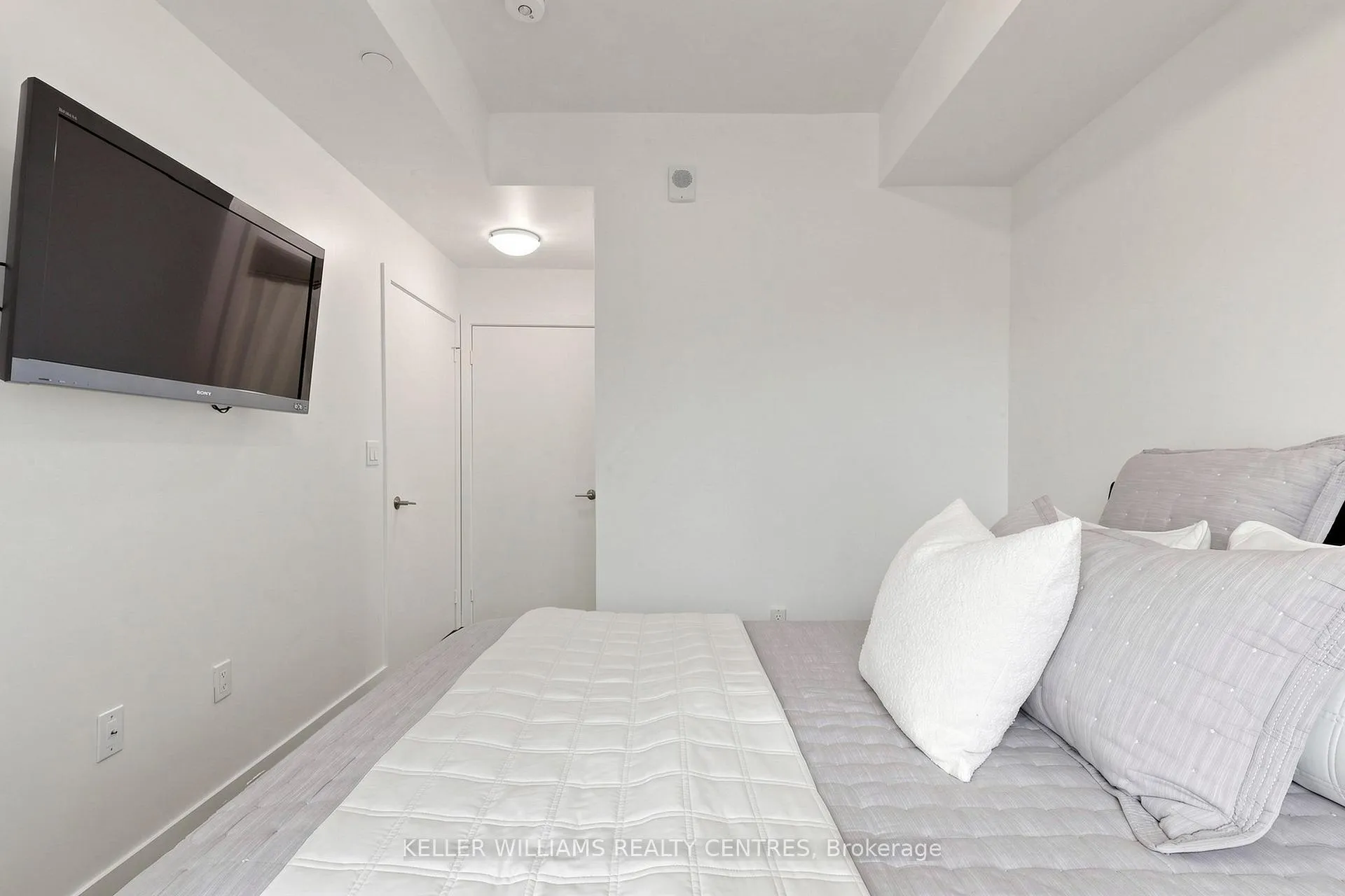 Photo 22 of Unit 101, 555 William Graham Drive, Aurora, Rural Aurora — HOMEH