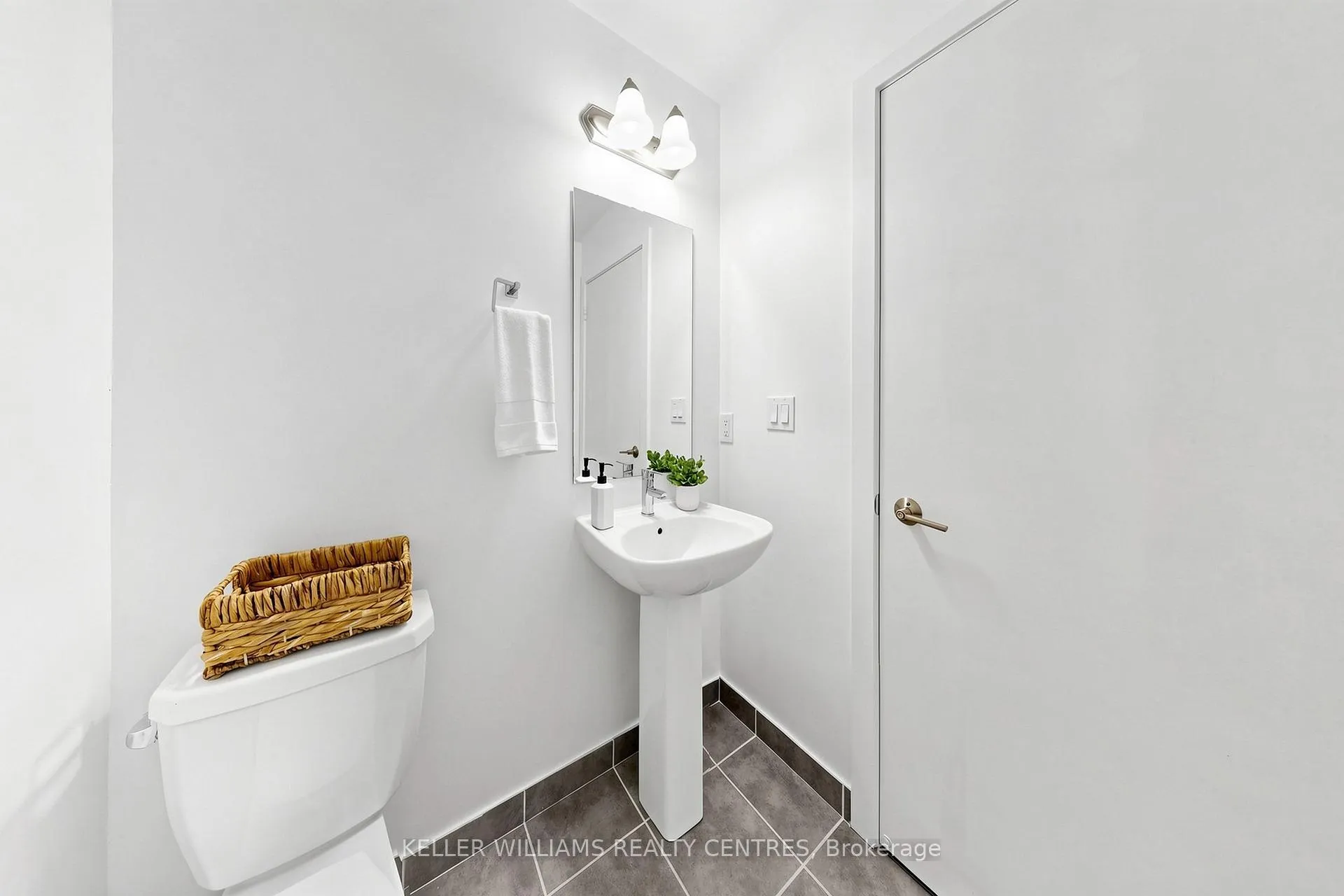 Photo 27 of Unit 101, 555 William Graham Drive, Aurora, Rural Aurora — HOMEH