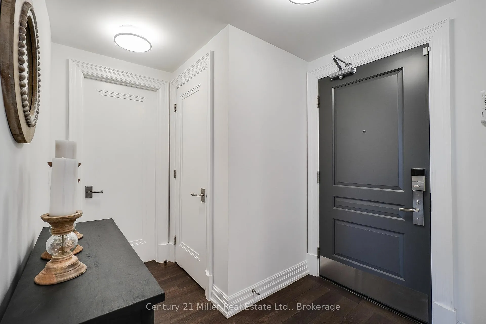 Photo 5 of Unit 802, 2060 Lakeshore Road, Burlington, Brant — HOMEH