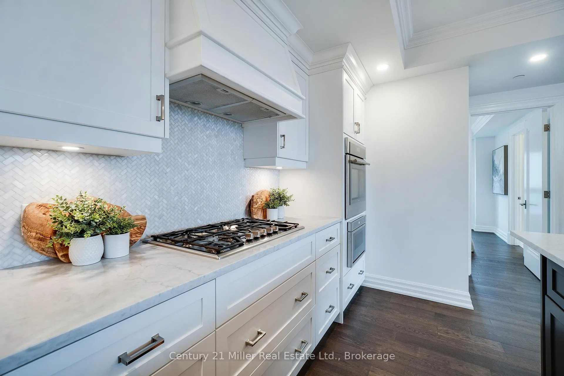 Photo 9 of Unit 802, 2060 Lakeshore Road, Burlington, Brant — HOMEH