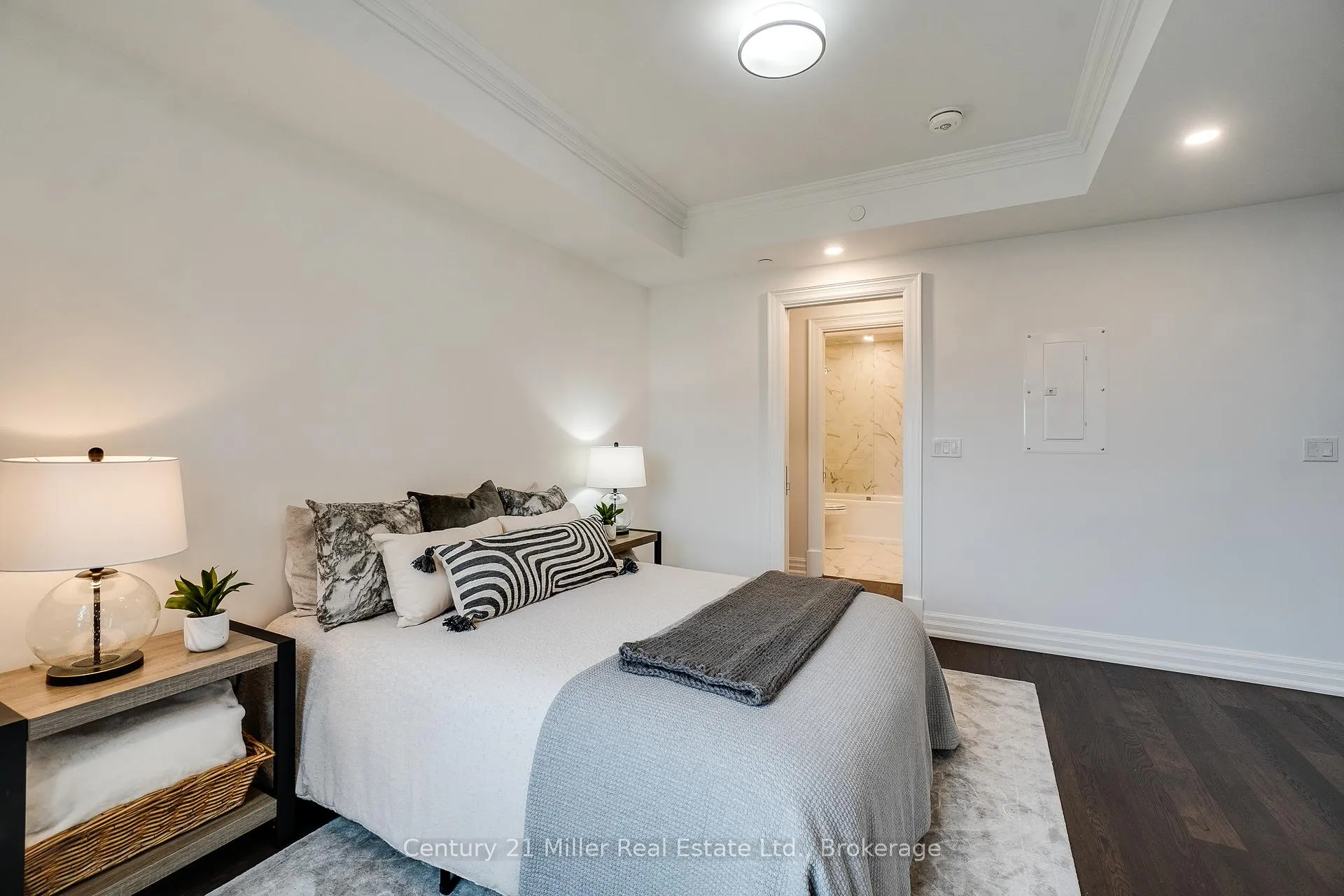 Photo 18 of Unit 802, 2060 Lakeshore Road, Burlington, Brant — HOMEH