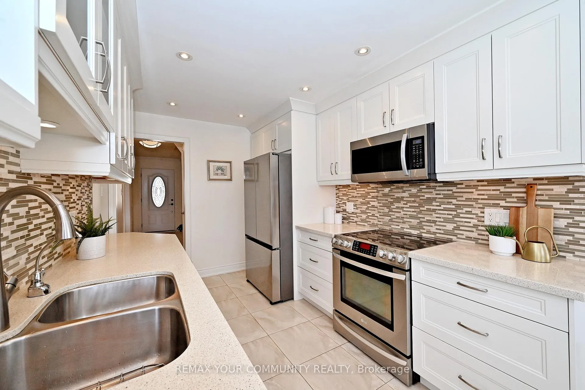 Photo 23 of 47 Reed Drive, Ajax, Central — HOMEH