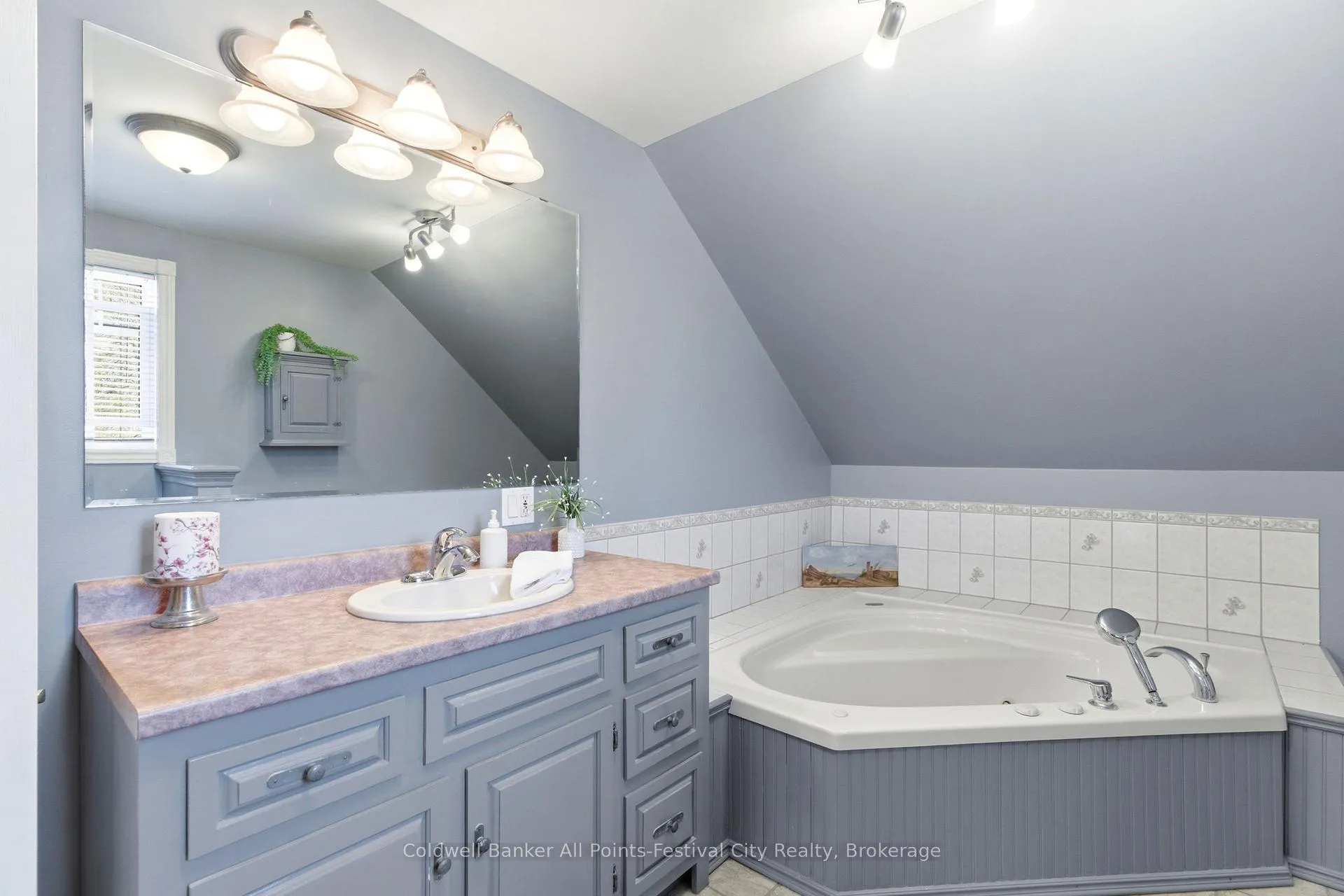 Photo 26 of 213 Warren Street, Goderich, Goderich (Town) — HOMEH