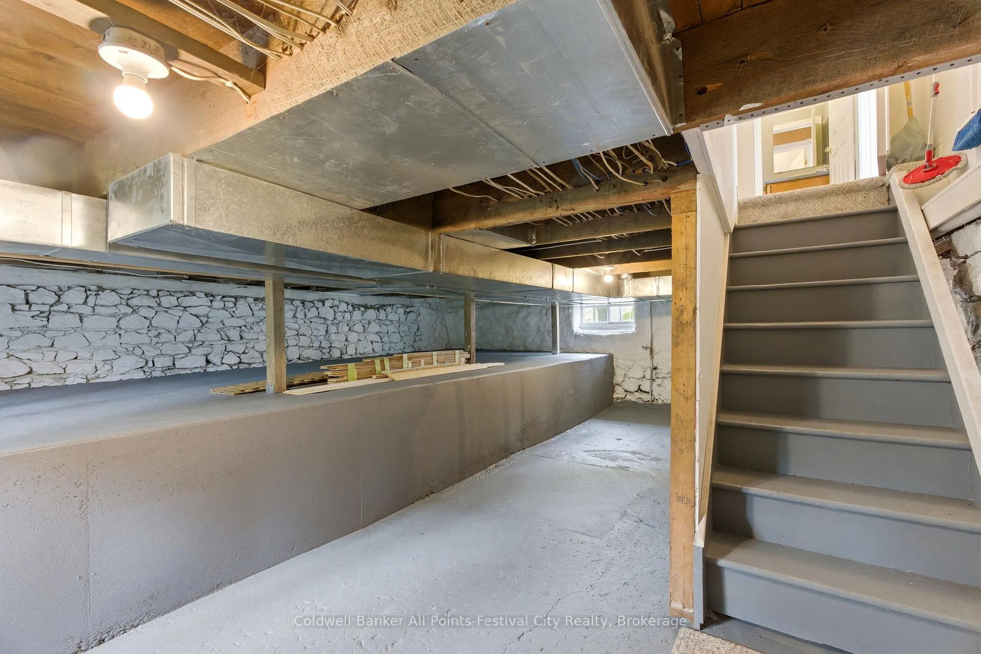Photo 33 of 213 Warren Street, Goderich, Goderich (Town) — HOMEH