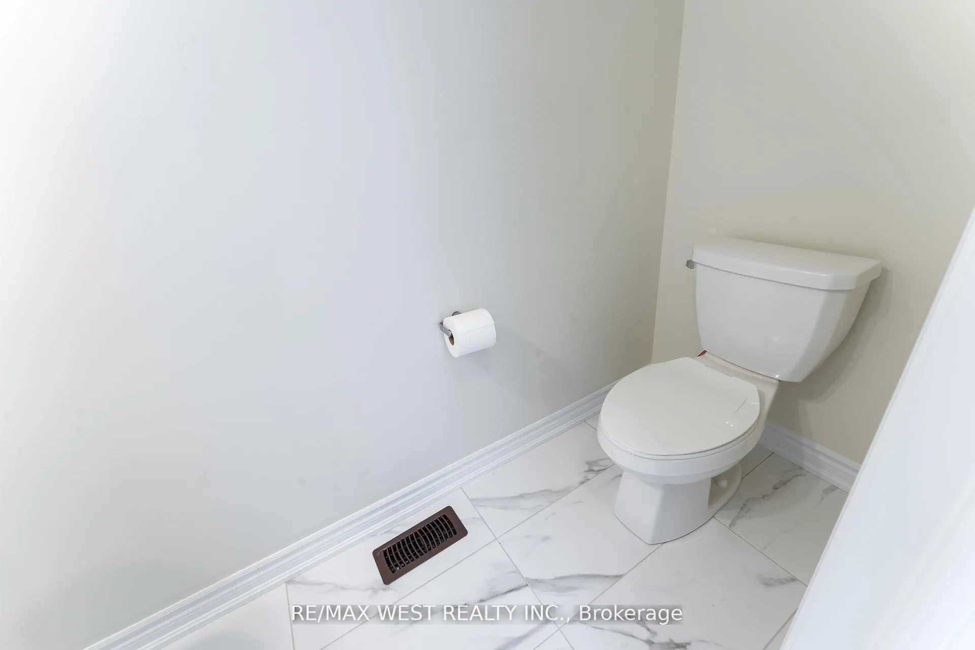 Photo 11 of 1424 National Common, Burlington, Tyandaga — HOMEH
