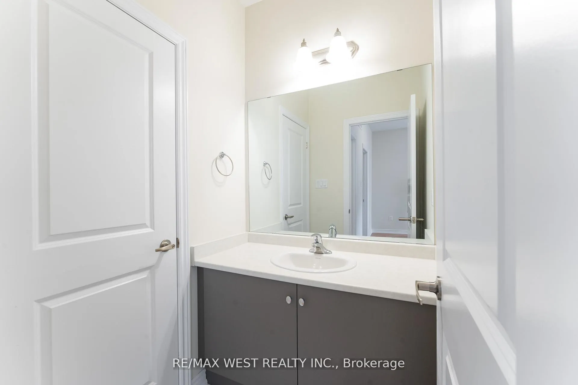 Photo 21 of 1424 National Common, Burlington, Tyandaga — HOMEH