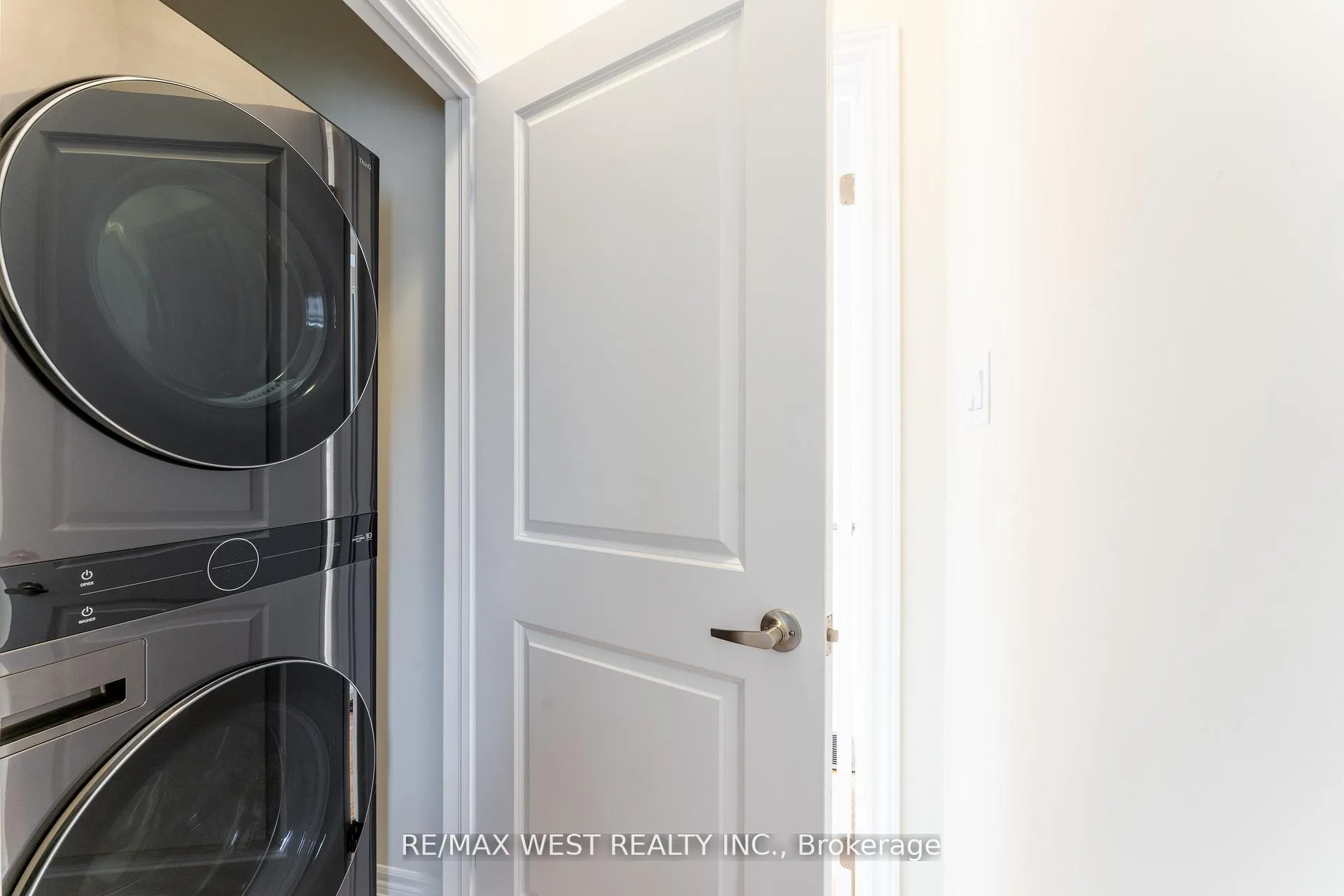 Photo 33 of 1424 National Common, Burlington, Tyandaga — HOMEH