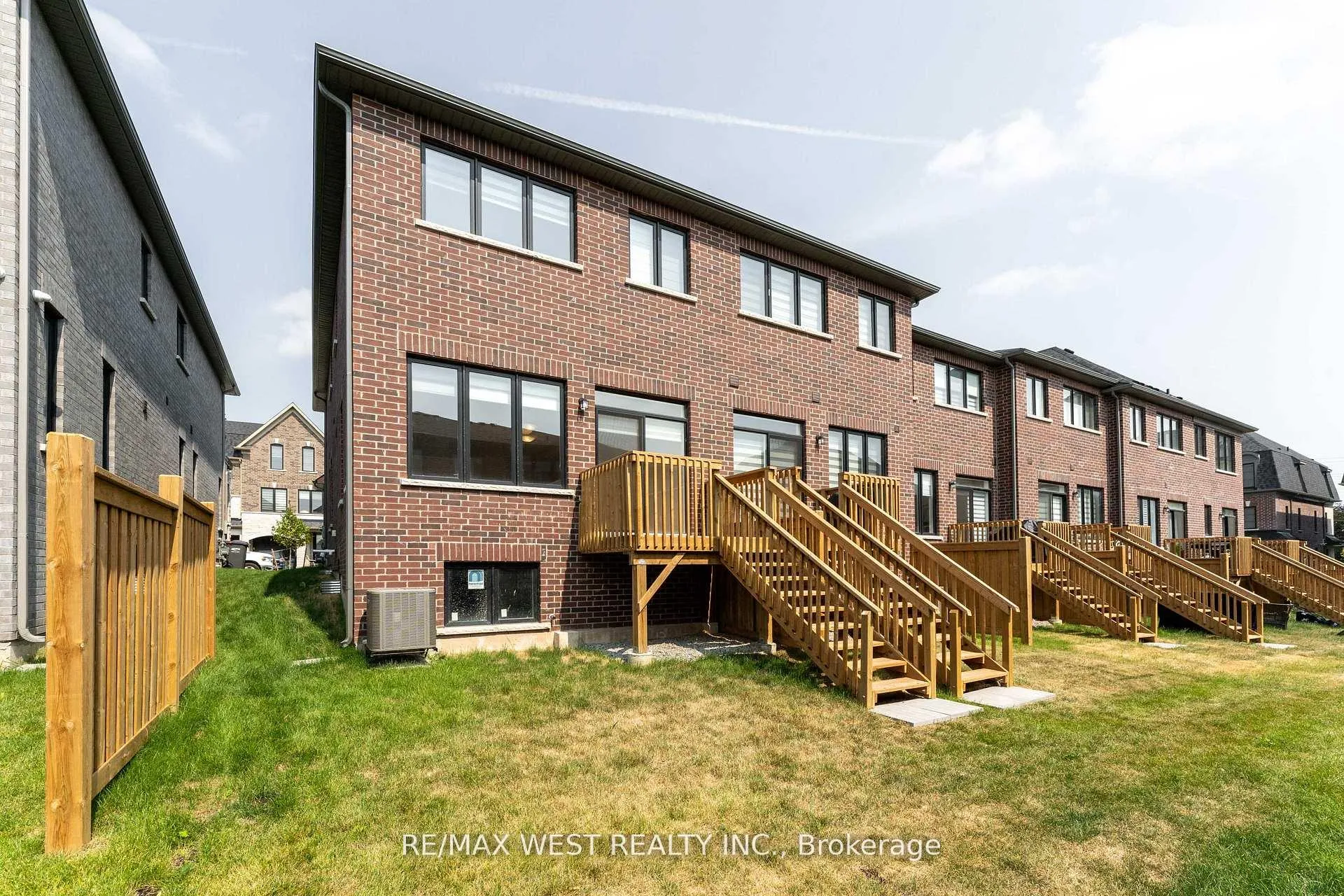 Photo 42 of 1424 National Common, Burlington, Tyandaga — HOMEH