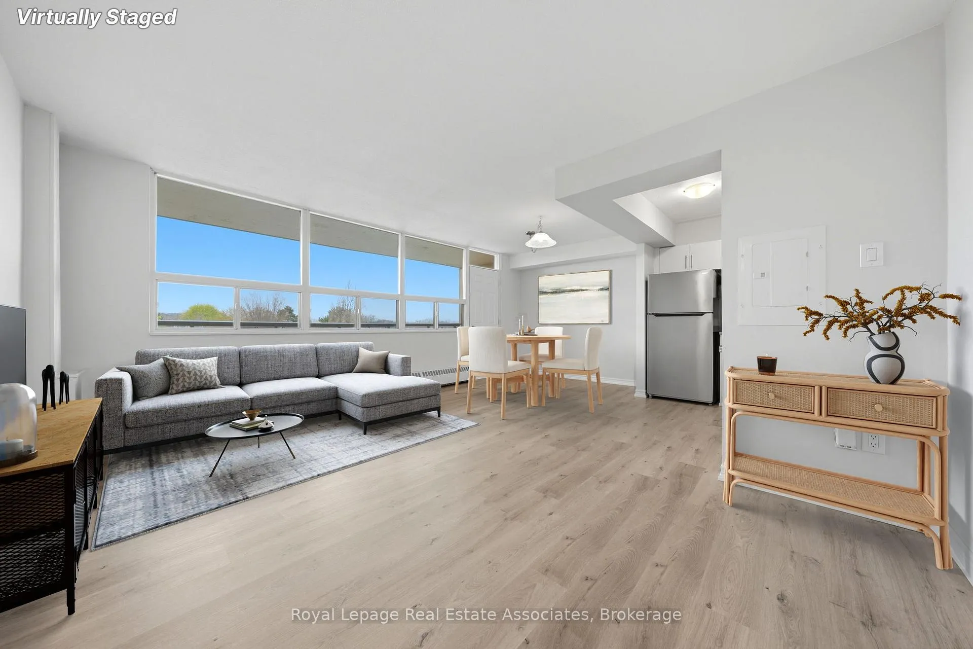 Photo 4 of Unit 408, 15 Nicklaus Drive, Hamilton, Vincent — HOMEH