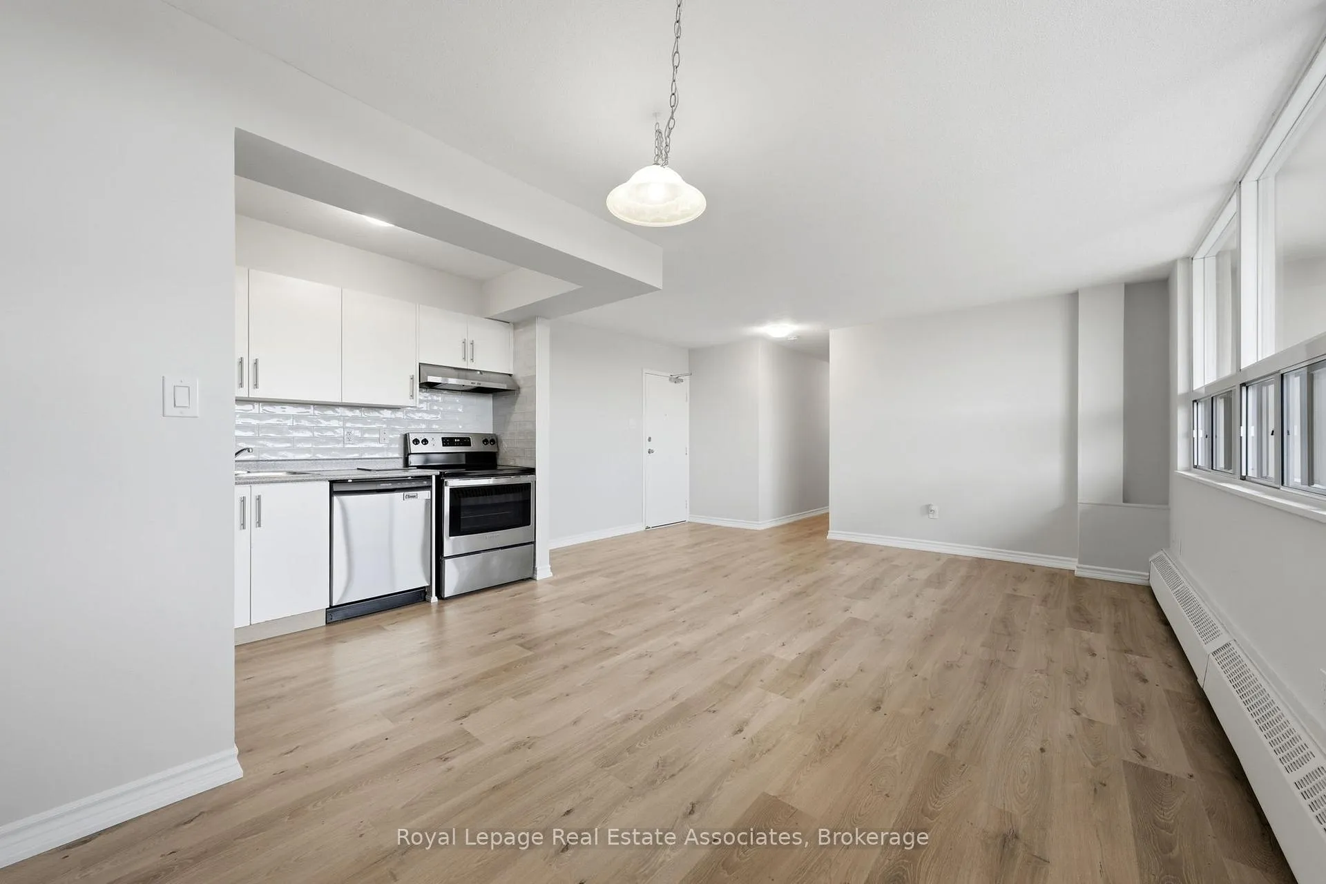 Photo 9 of Unit 408, 15 Nicklaus Drive, Hamilton, Vincent — HOMEH