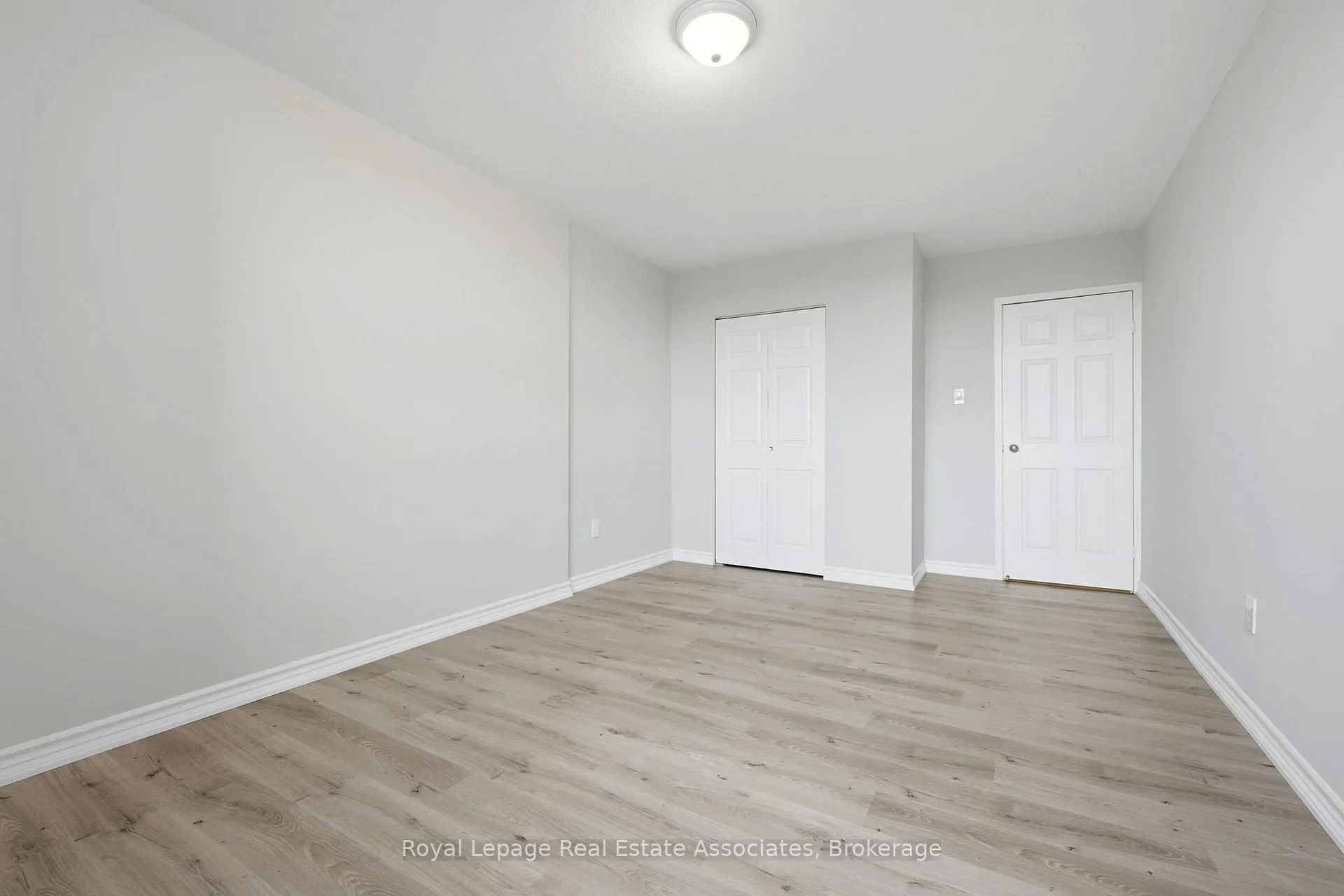 Photo 14 of Unit 408, 15 Nicklaus Drive, Hamilton, Vincent — HOMEH