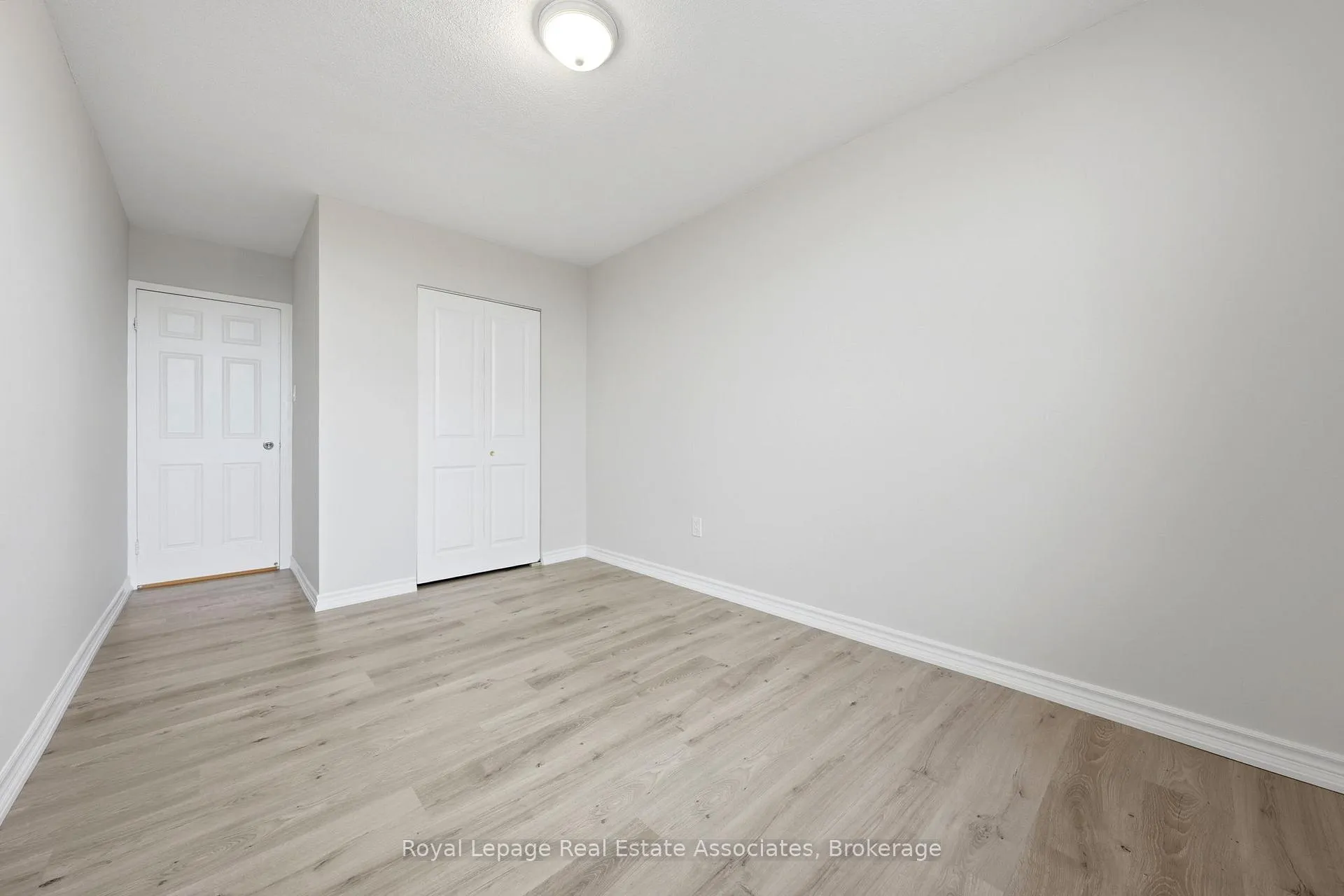 Photo 19 of Unit 408, 15 Nicklaus Drive, Hamilton, Vincent — HOMEH