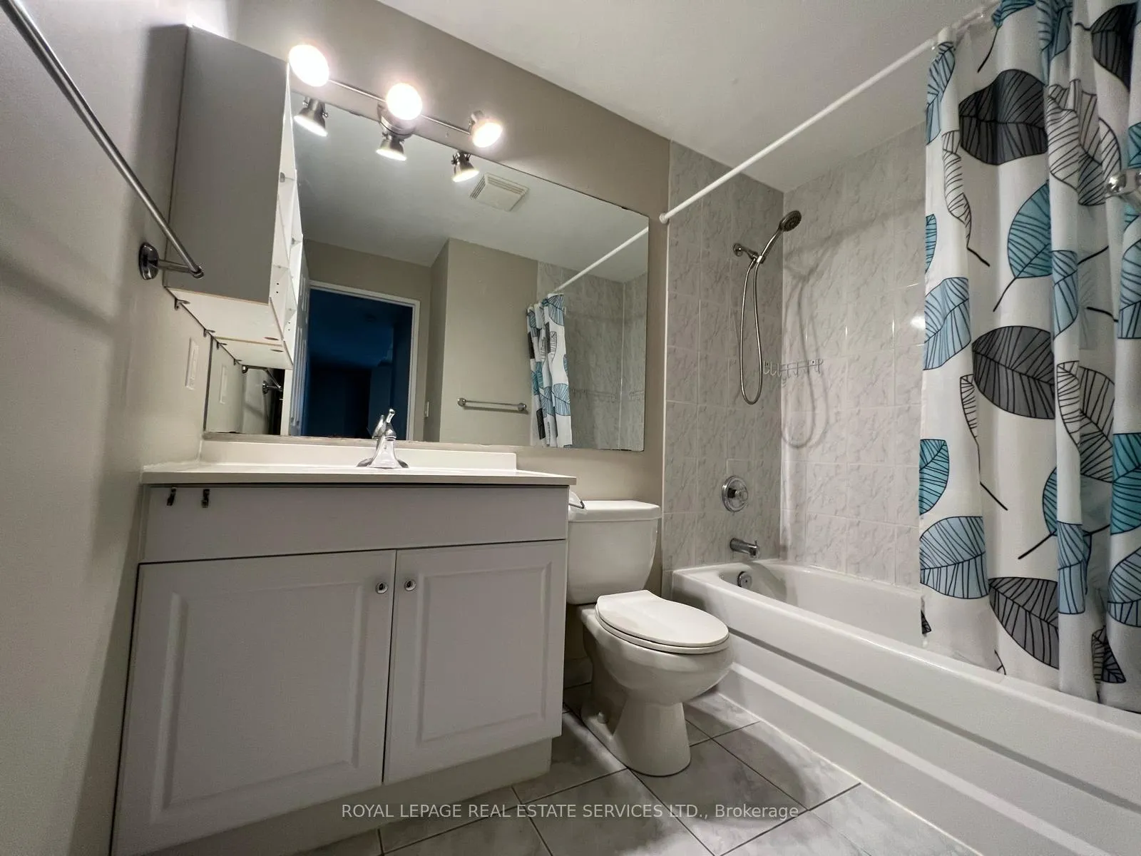 Photo 7 of Unit 302, 135 Maitland Street, Toronto, Church-Yonge Corridor — HOMEH