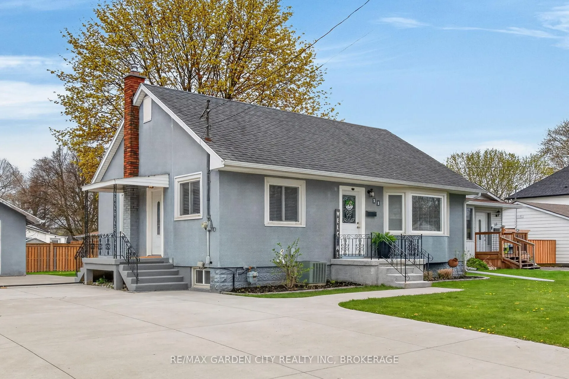Photo 1 of 11 Sharpe Avenue, Welland, N. Welland — HOMEH