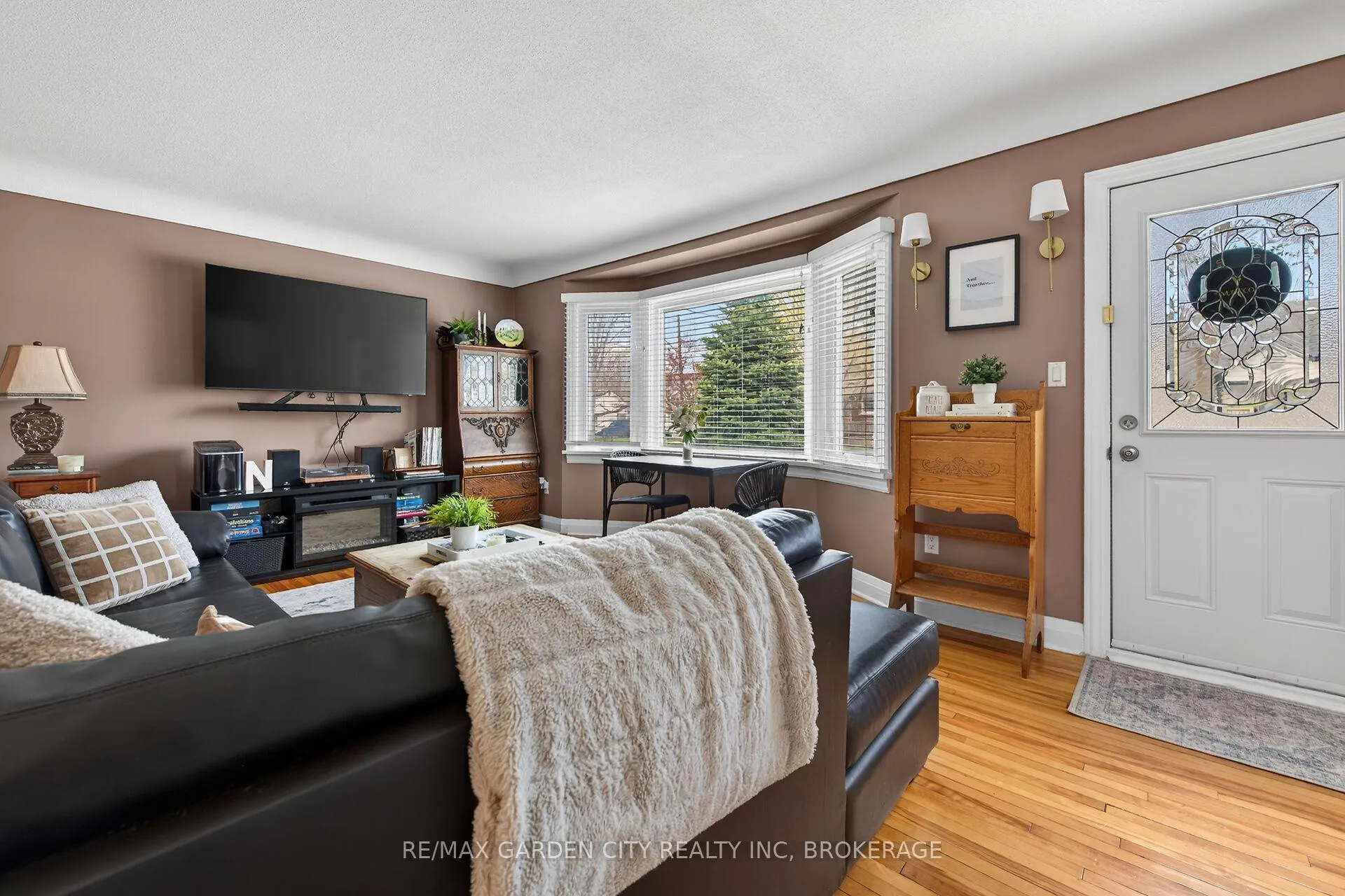 Photo 7 of 11 Sharpe Avenue, Welland, N. Welland — HOMEH