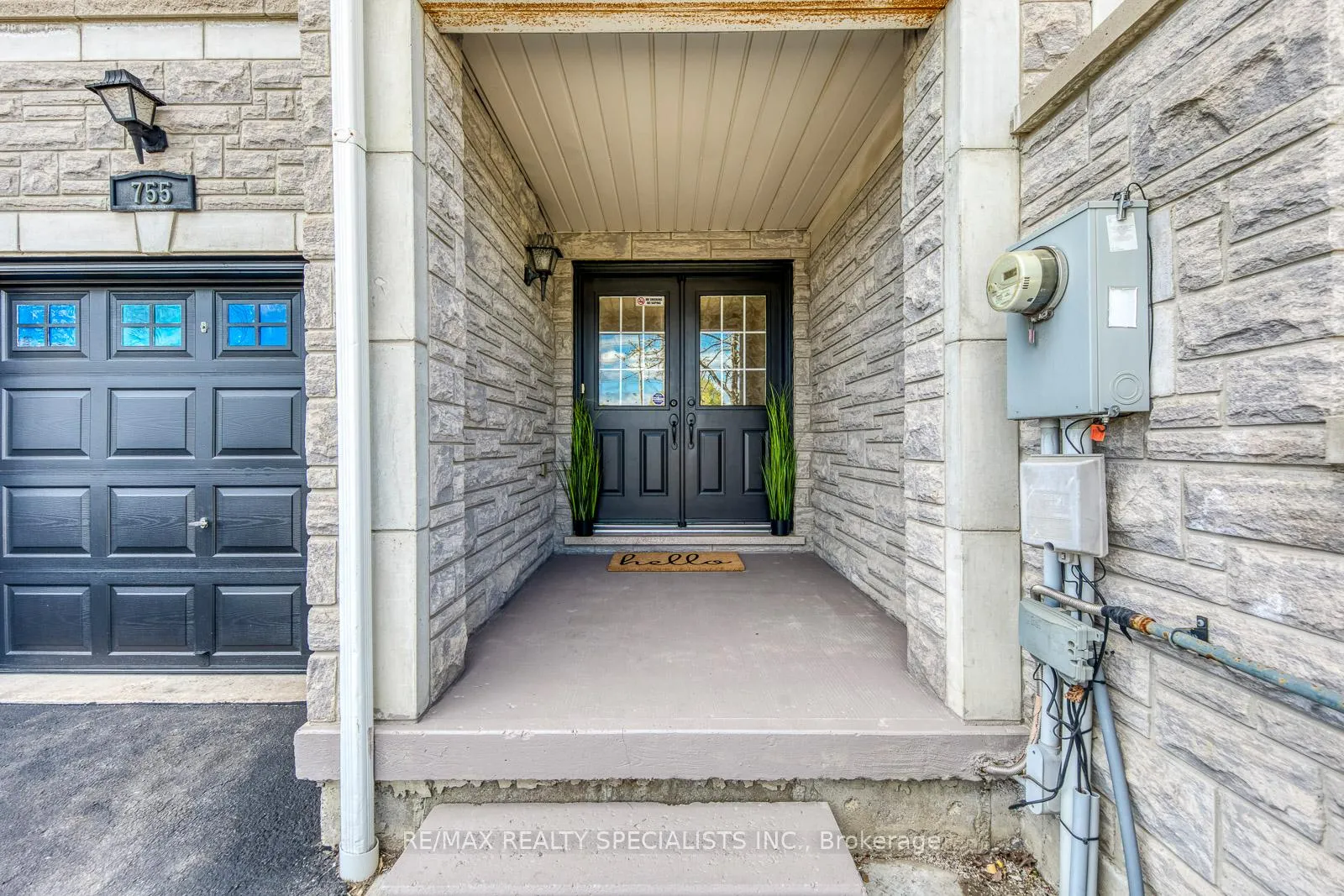 Photo 2 of 755 Candlestick Circle, Mississauga, Hurontario — HOMEH