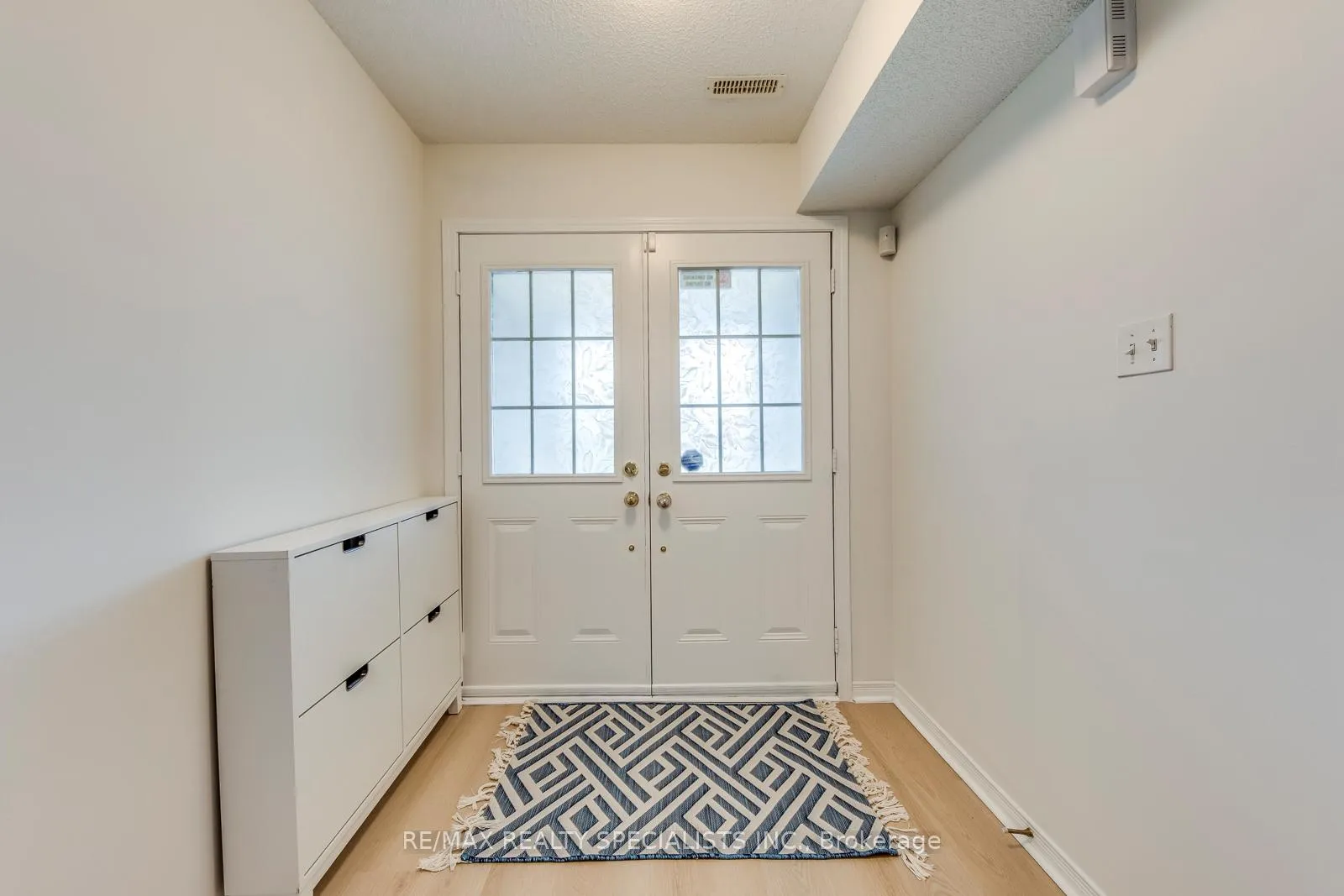 Photo 3 of 755 Candlestick Circle, Mississauga, Hurontario — HOMEH