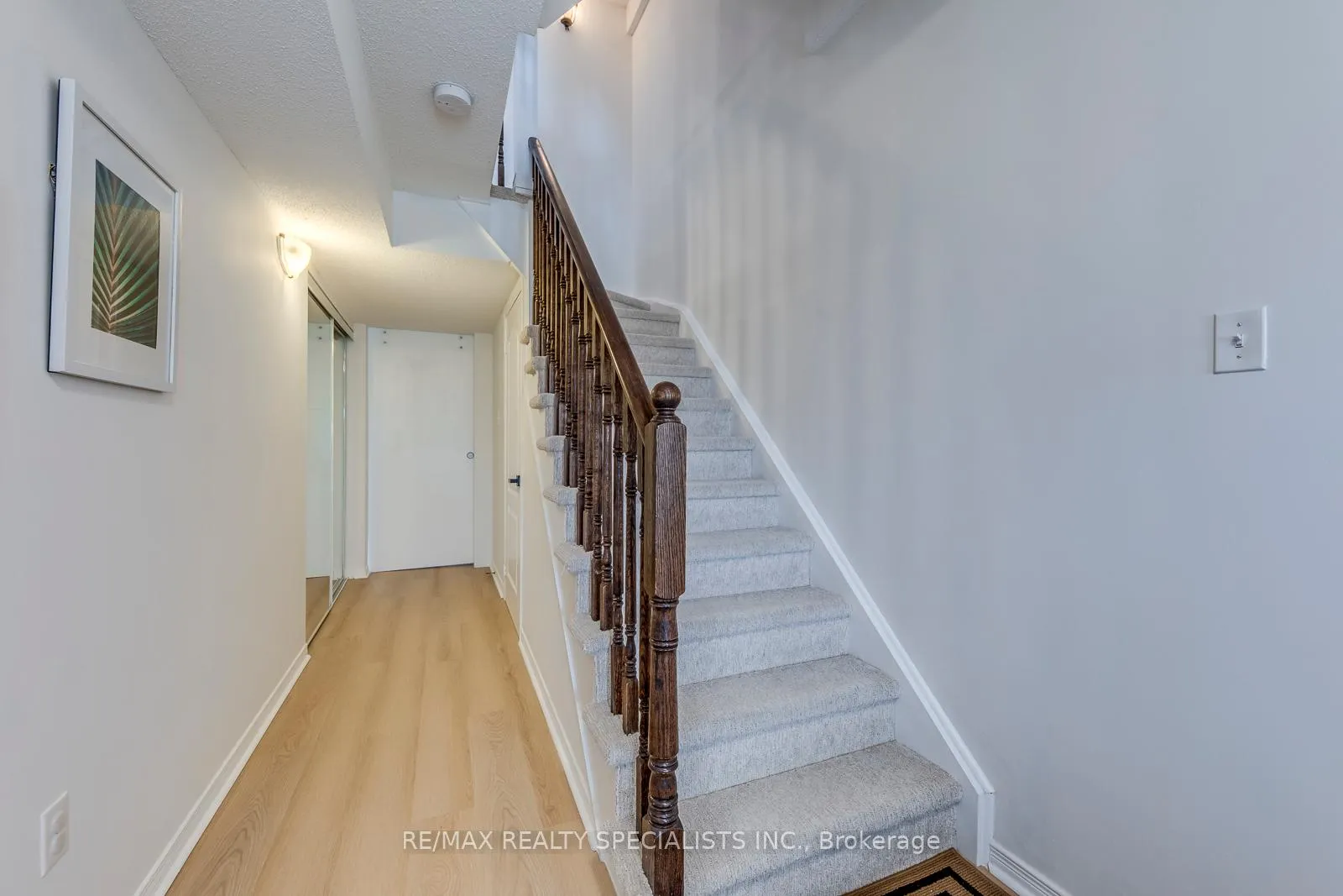Photo 4 of 755 Candlestick Circle, Mississauga, Hurontario — HOMEH