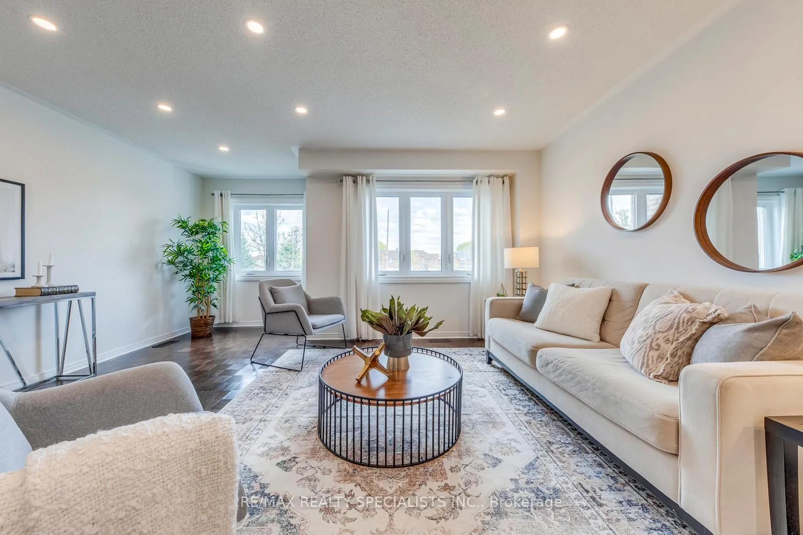 Photo 5 of 755 Candlestick Circle, Mississauga, Hurontario — HOMEH