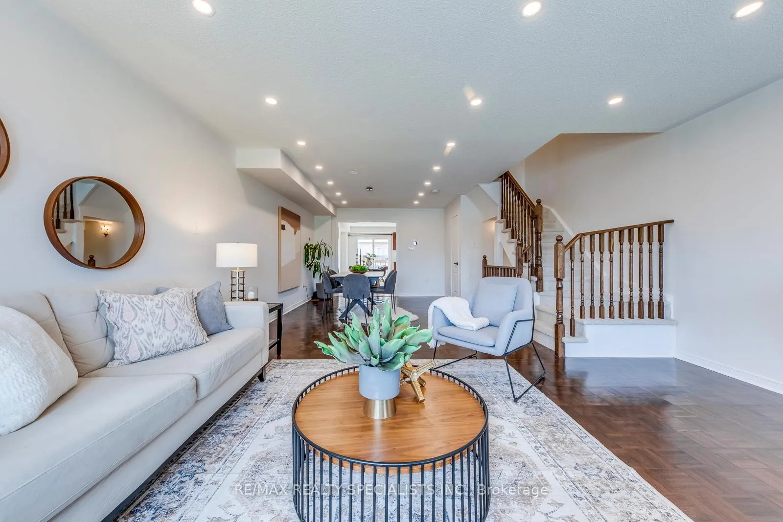 Photo 7 of 755 Candlestick Circle, Mississauga, Hurontario — HOMEH