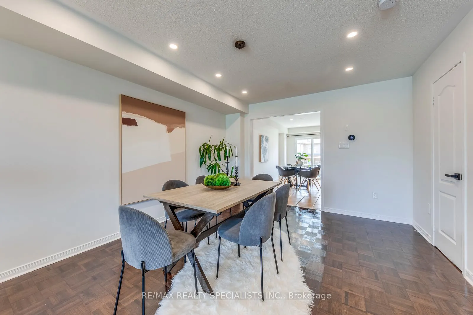 Photo 11 of 755 Candlestick Circle, Mississauga, Hurontario — HOMEH