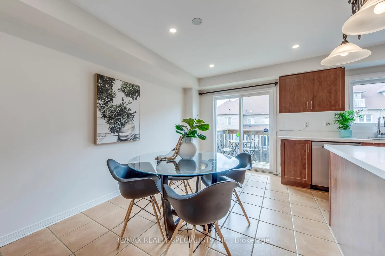 Photo 16 of 755 Candlestick Circle, Mississauga, Hurontario — HOMEH