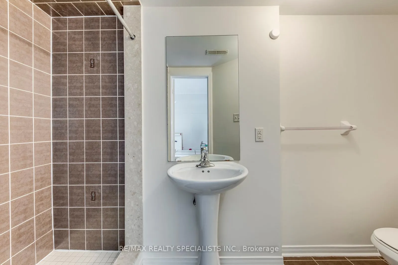 Photo 48 of 755 Candlestick Circle, Mississauga, Hurontario — HOMEH