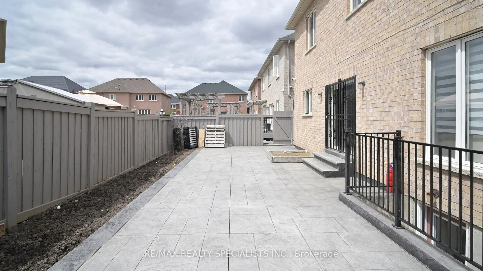 Photo 4 of 16 Redearth Gate, Brampton, Bram East — HOMEH
