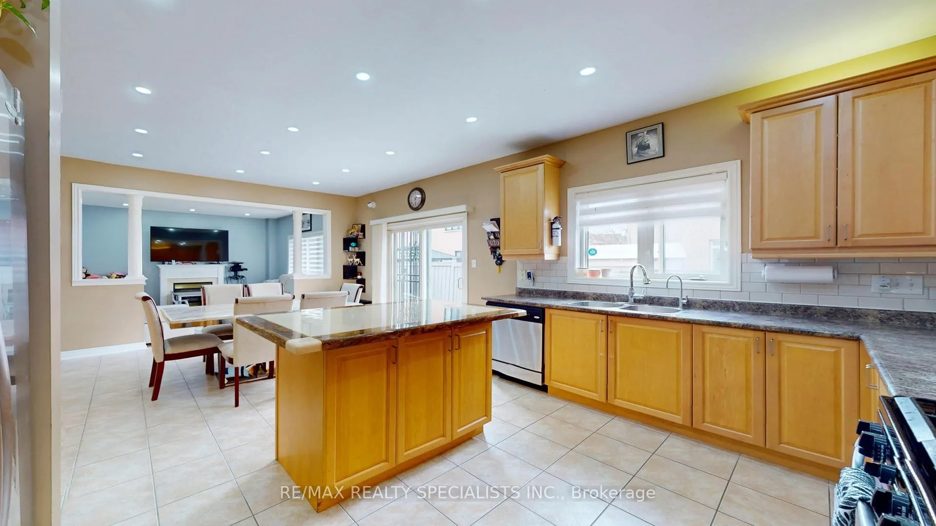 Photo 12 of 16 Redearth Gate, Brampton, Bram East — HOMEH