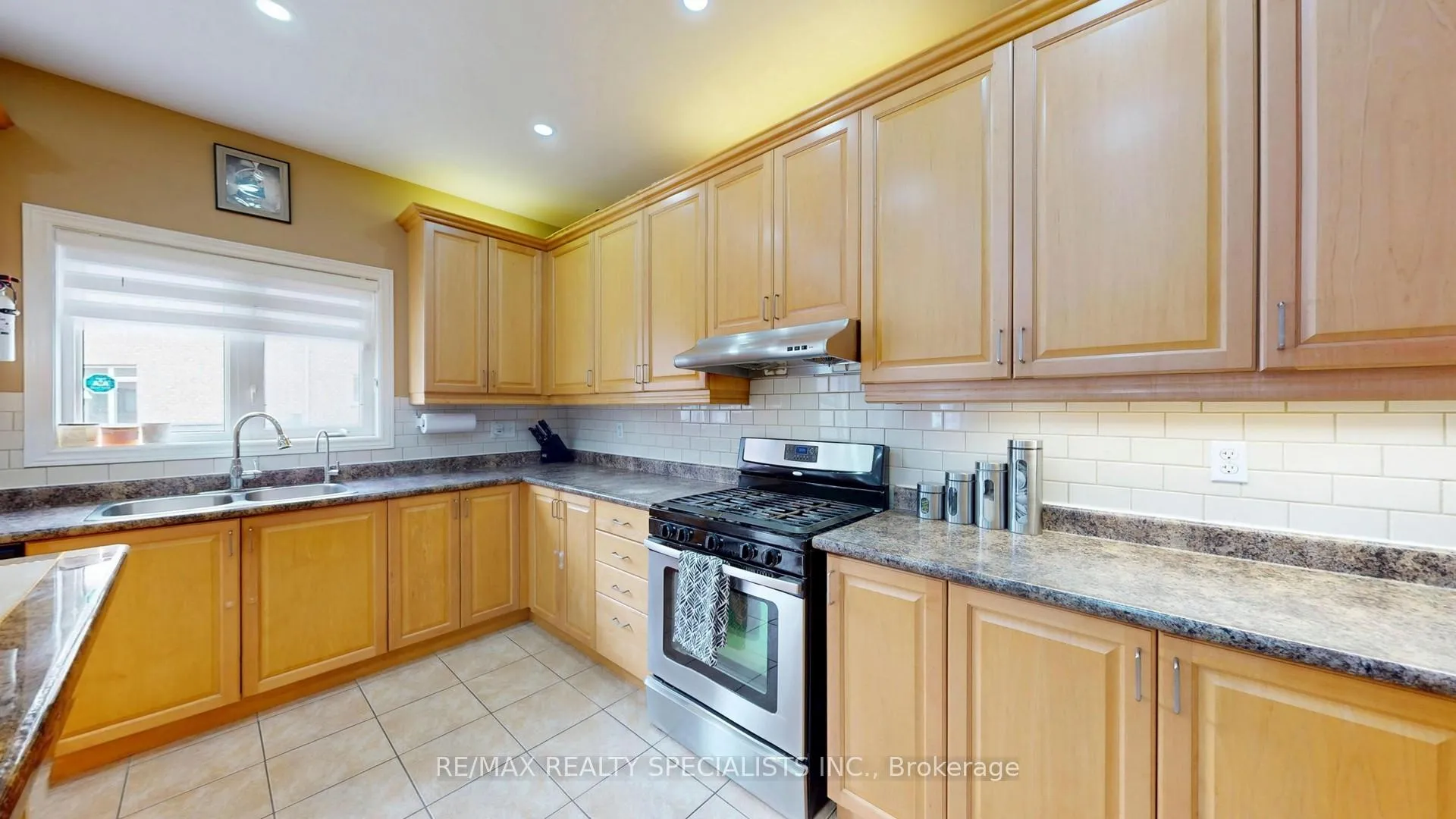 Photo 14 of 16 Redearth Gate, Brampton, Bram East — HOMEH