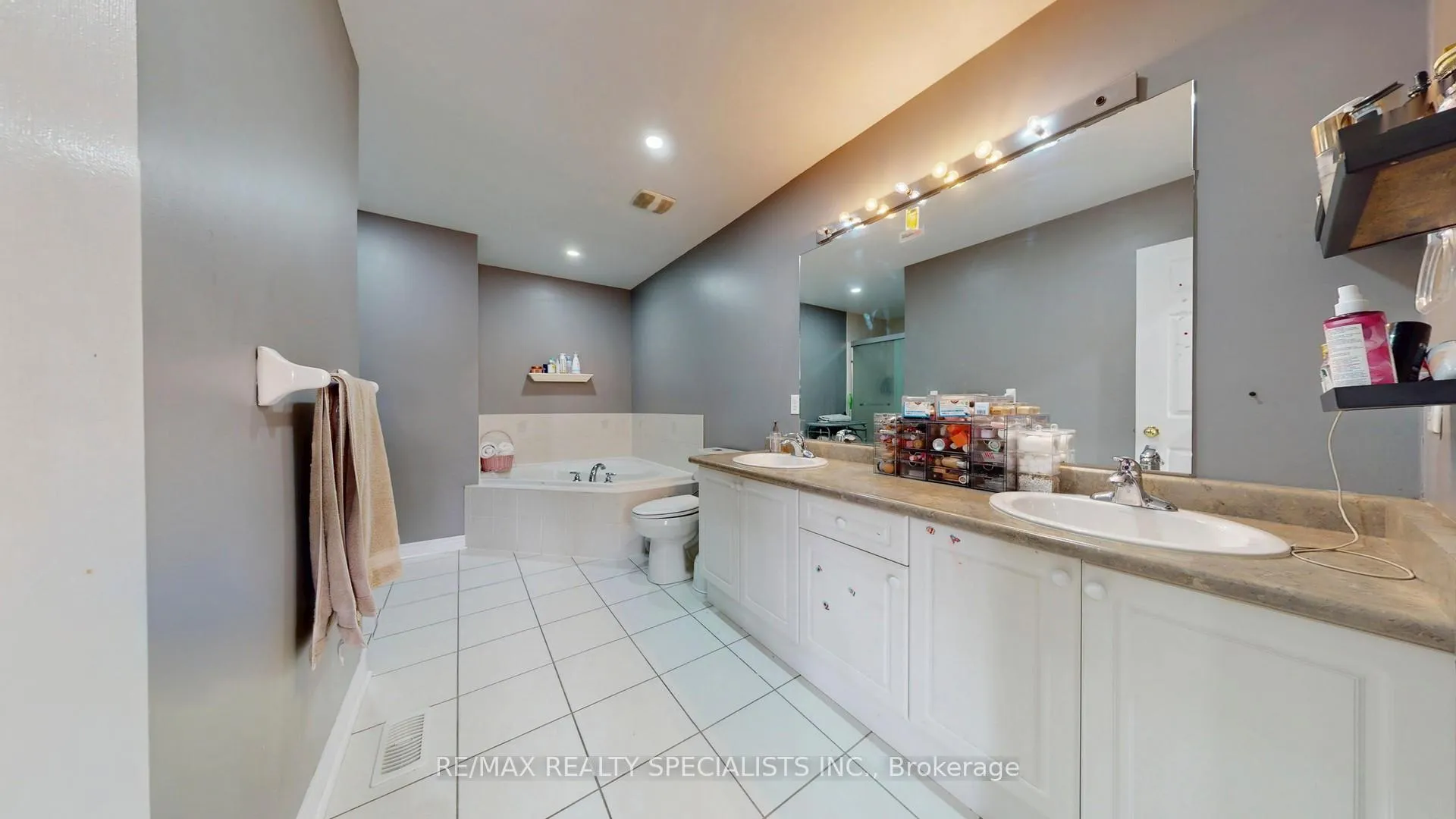 Photo 26 of 16 Redearth Gate, Brampton, Bram East — HOMEH