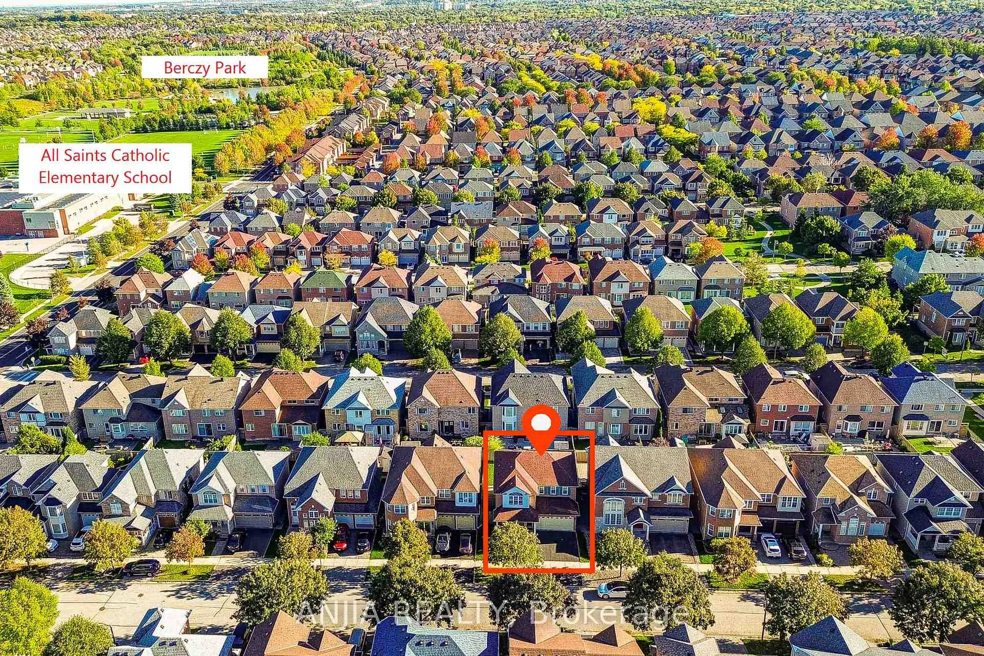 Photo 4 of 131 Winston Castle Drive, Markham, Berczy — HOMEH