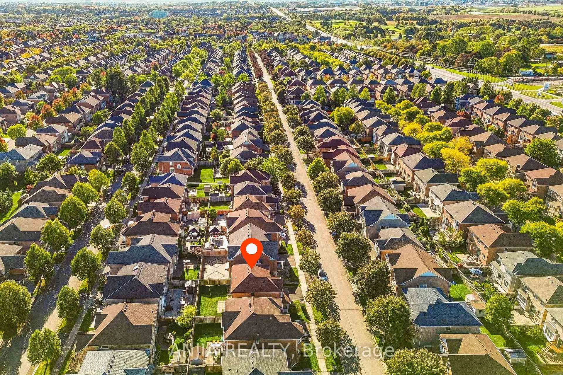 Photo 5 of 131 Winston Castle Drive, Markham, Berczy — HOMEH