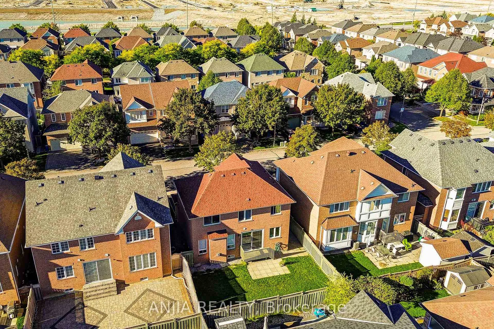 Photo 6 of 131 Winston Castle Drive, Markham, Berczy — HOMEH