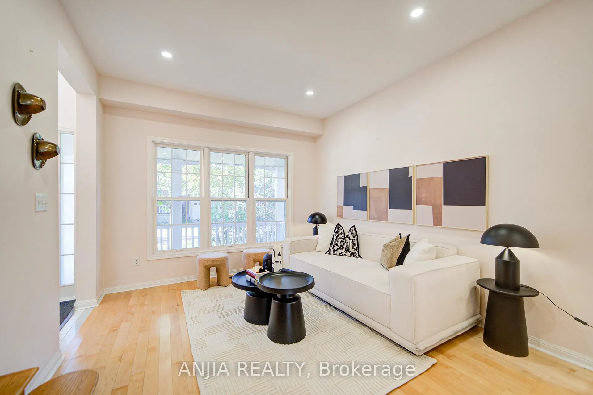 Photo 8 of 131 Winston Castle Drive, Markham, Berczy — HOMEH